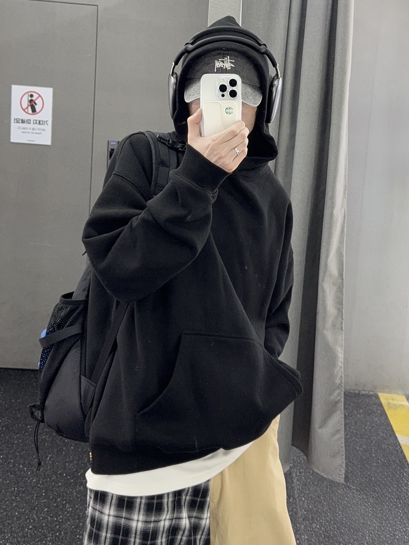 Dr. Martens 1461 Ambassador Black, IAB Studio Hoodie Black 착용 스타일 - 7