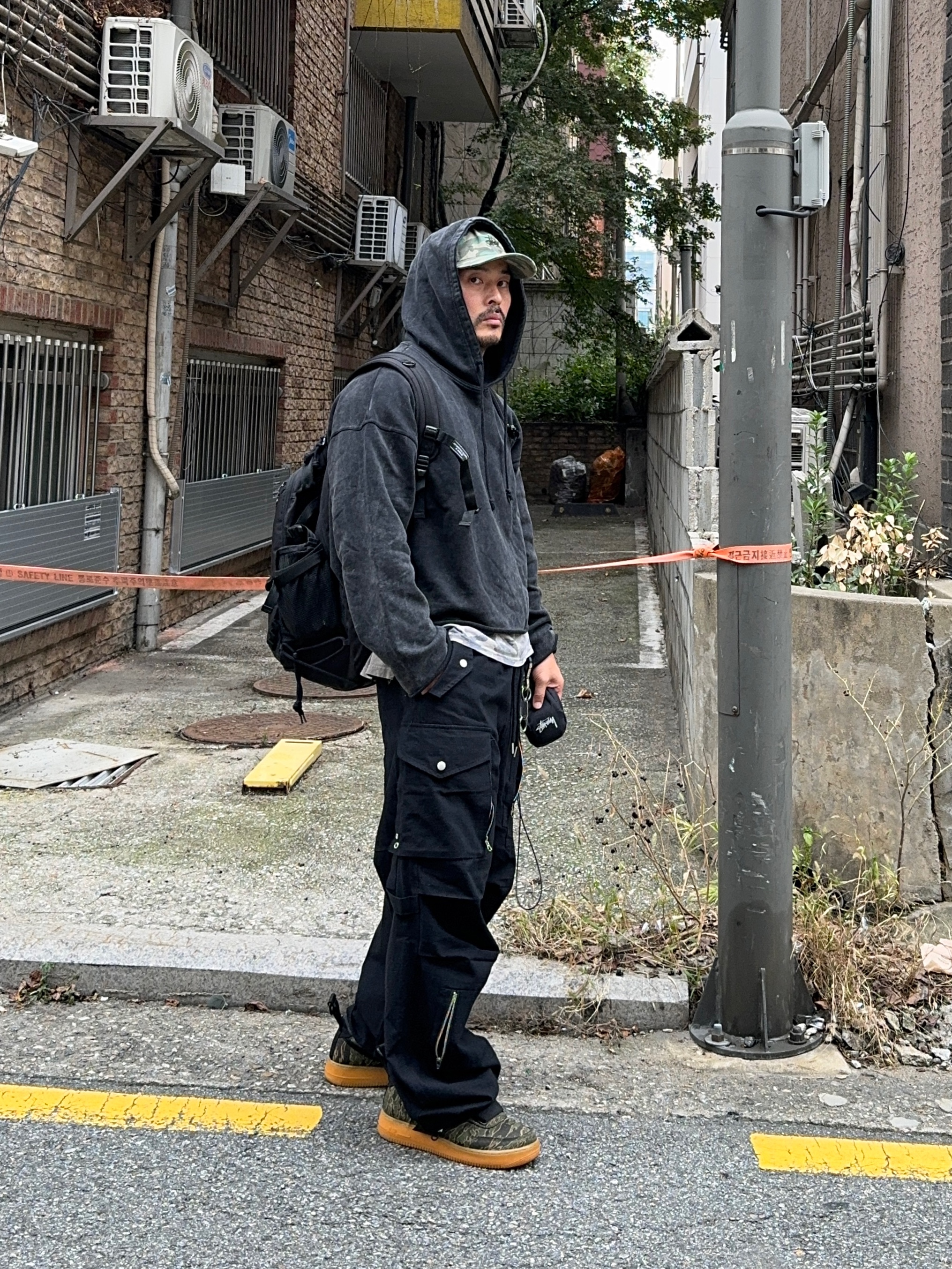 Flavorism Ripstop Parachute Cargo Pants Black, Nike Air Force 1 Low Utility Carhartt WIP Camo 착용 스타일 - 1