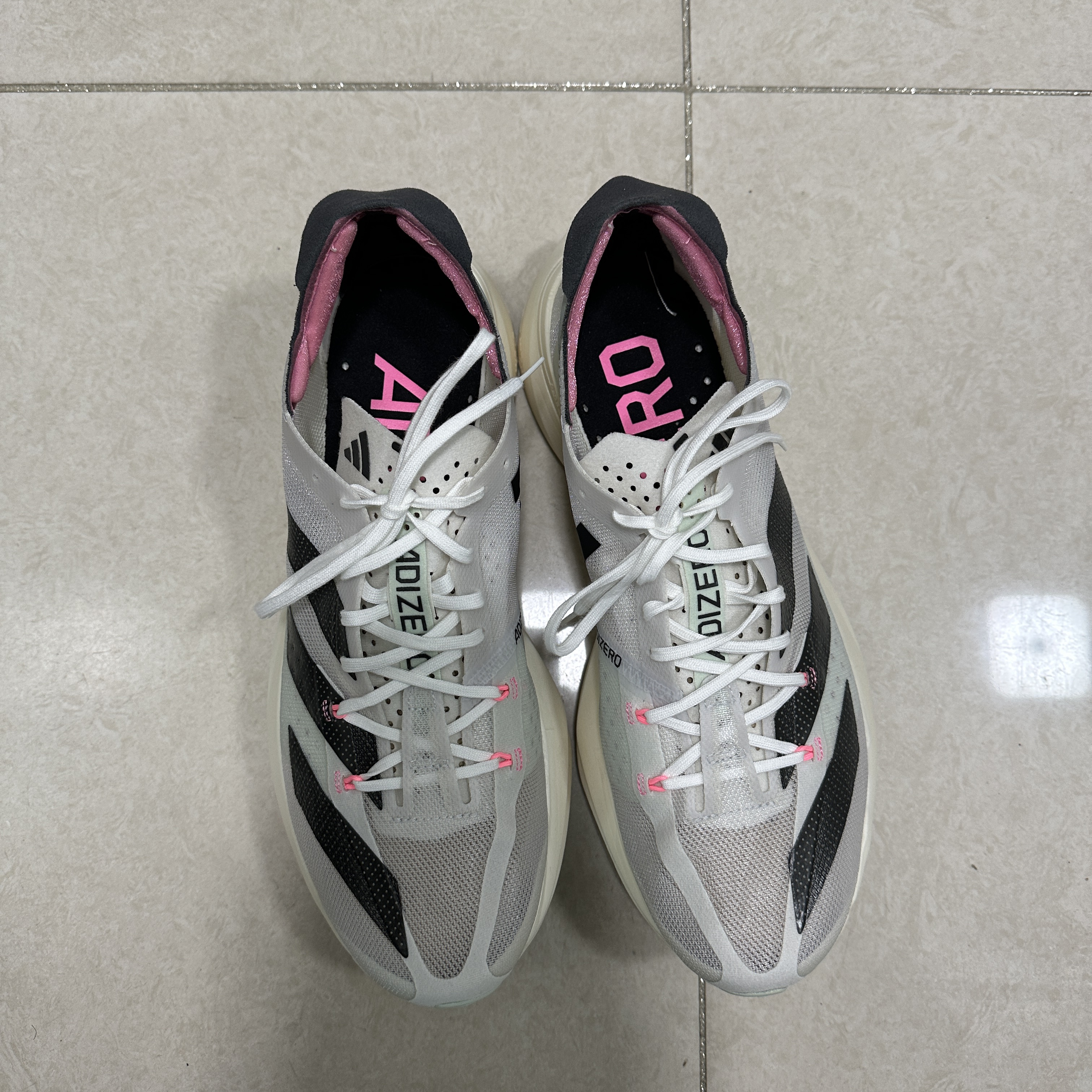 Adidas Adizero Adios Pro 3 Crystal White 착용 스타일 - 3
