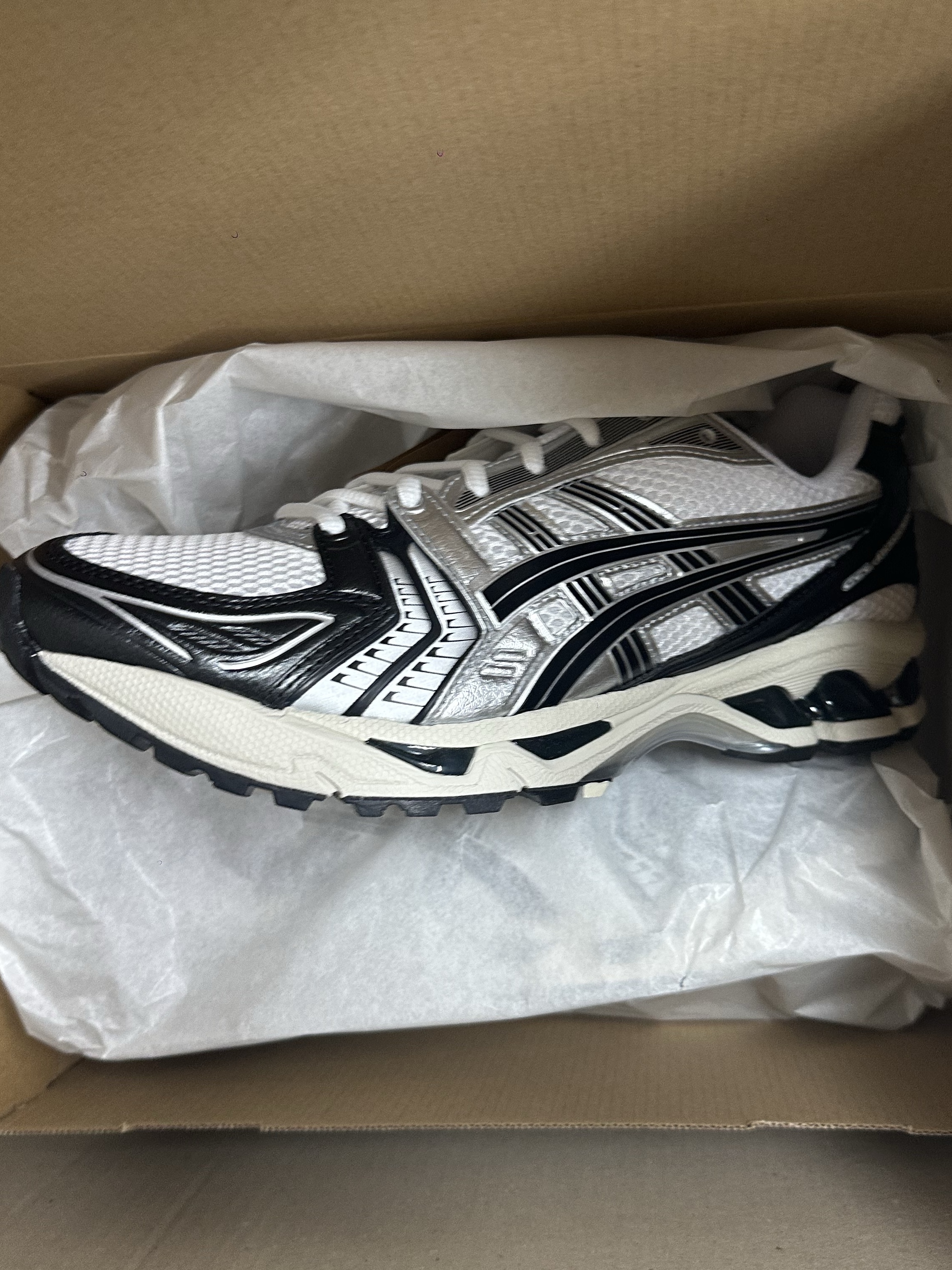 Asics Gel-Kayano 14 White Black 착용 스타일 - 1