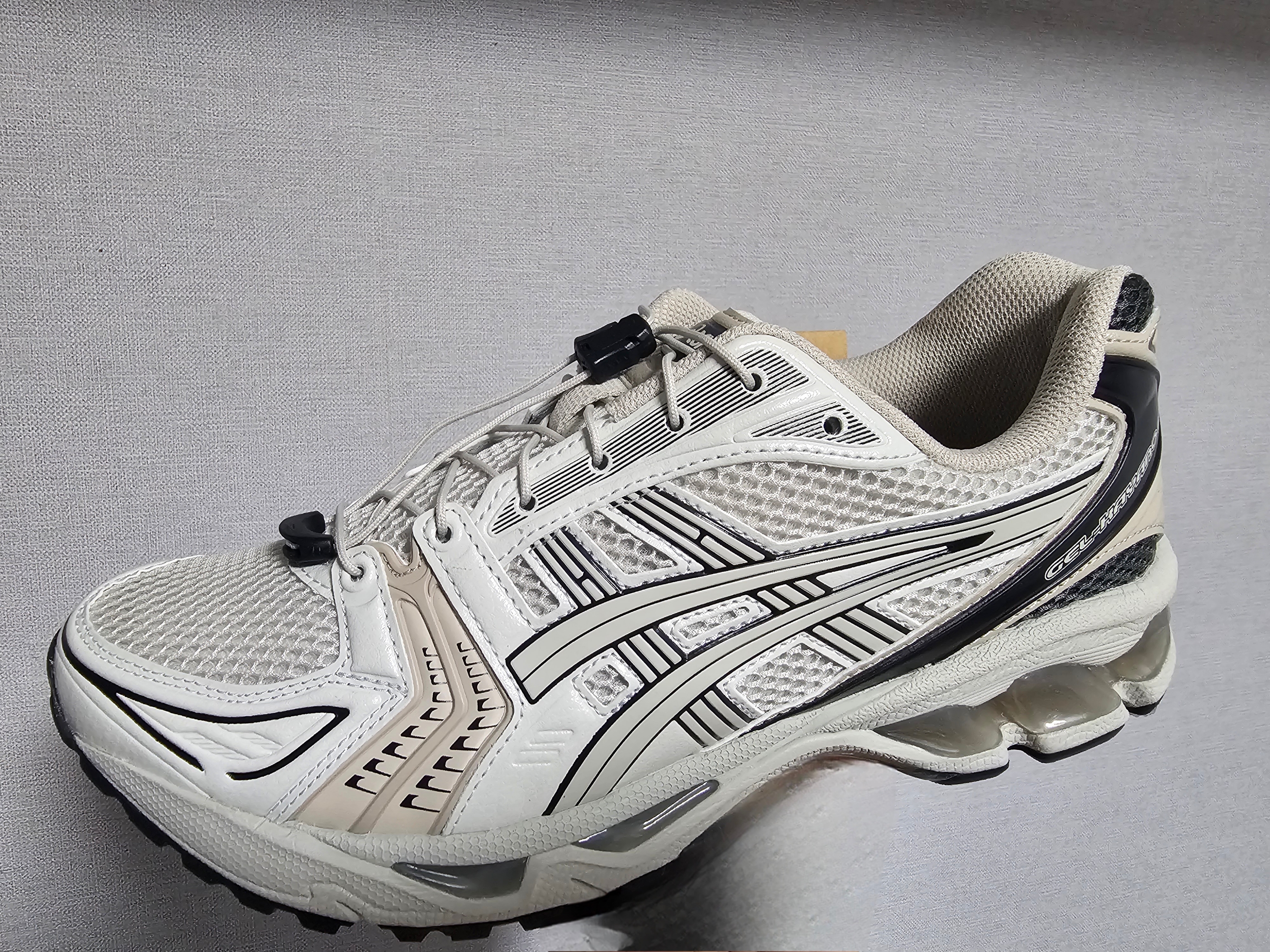 Asics Unlimited Gel-Kayano 14 Smoke Grey 착용 스타일