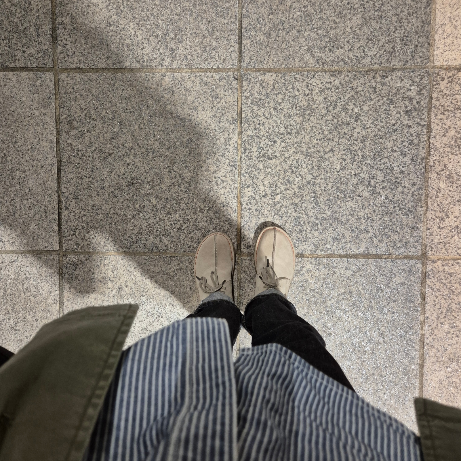 Clarks Desert Trek Sand Suede 착용 스타일 - 2