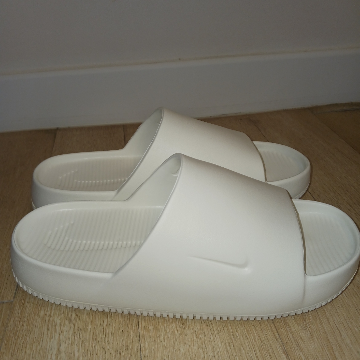 Nike Calm Slide Sail 착용 스타일