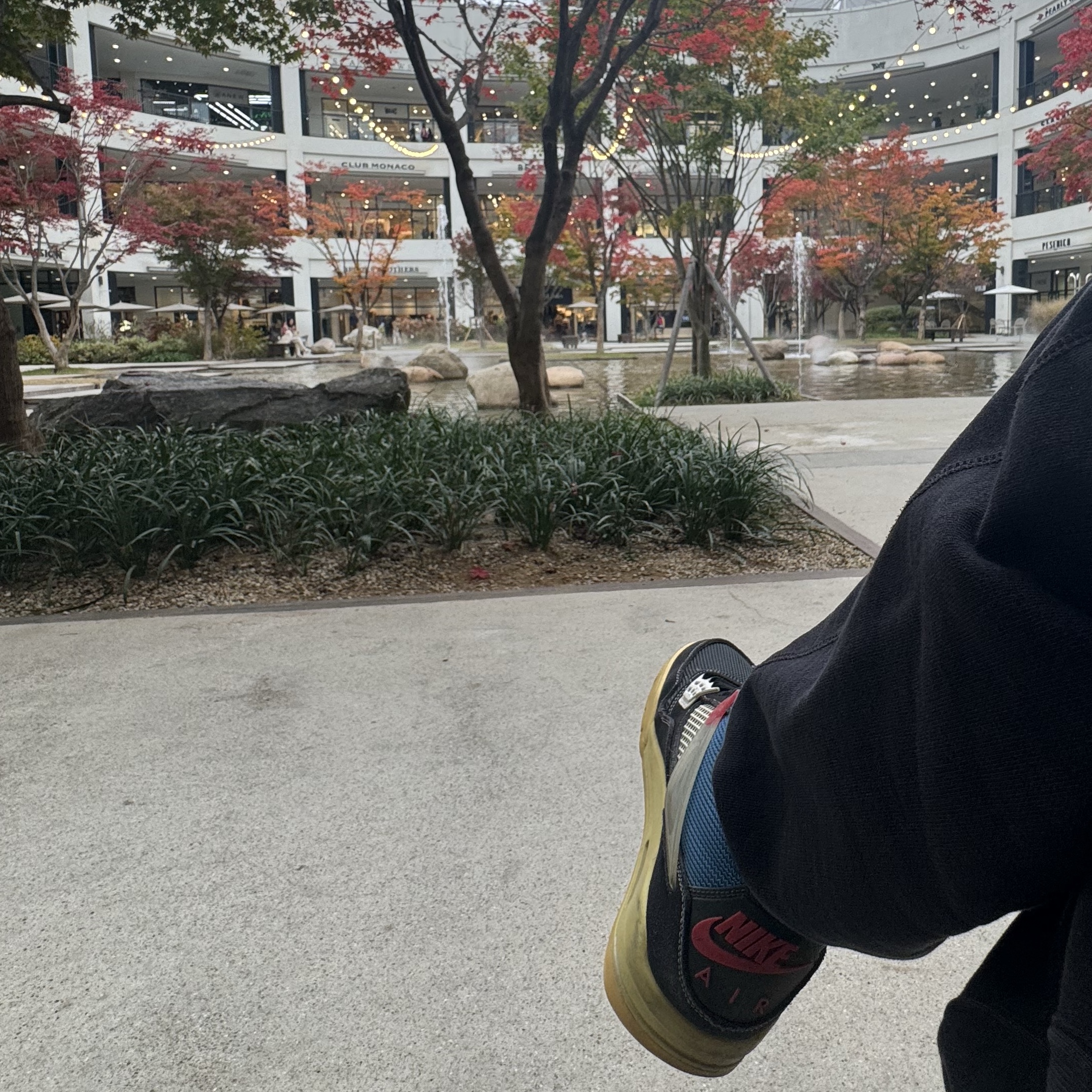 Jordan 4 x Union Retro Off Noir 착용 스타일
