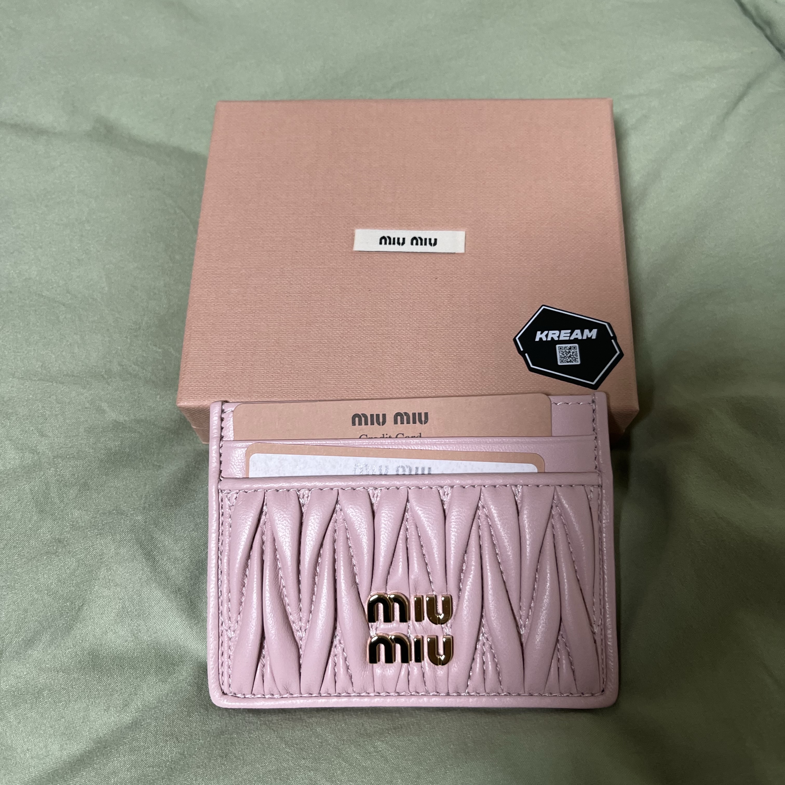 Miu Miu Matelasse Nappa Leather Card Holder Alabaster Pink 착용 스타일 - 2