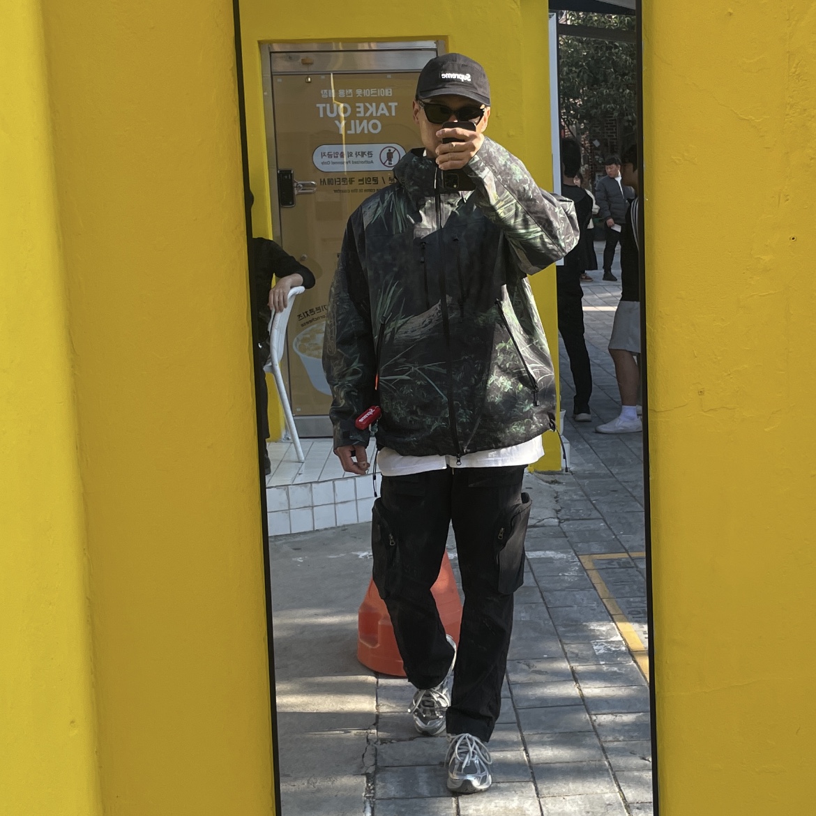 New Balance 1906R Harbor Grey Silver Metalic, Supreme Gore-Tex Taped Seam Shell Jacket Kermit The Frog - 24SS 착용 스타일 - 1