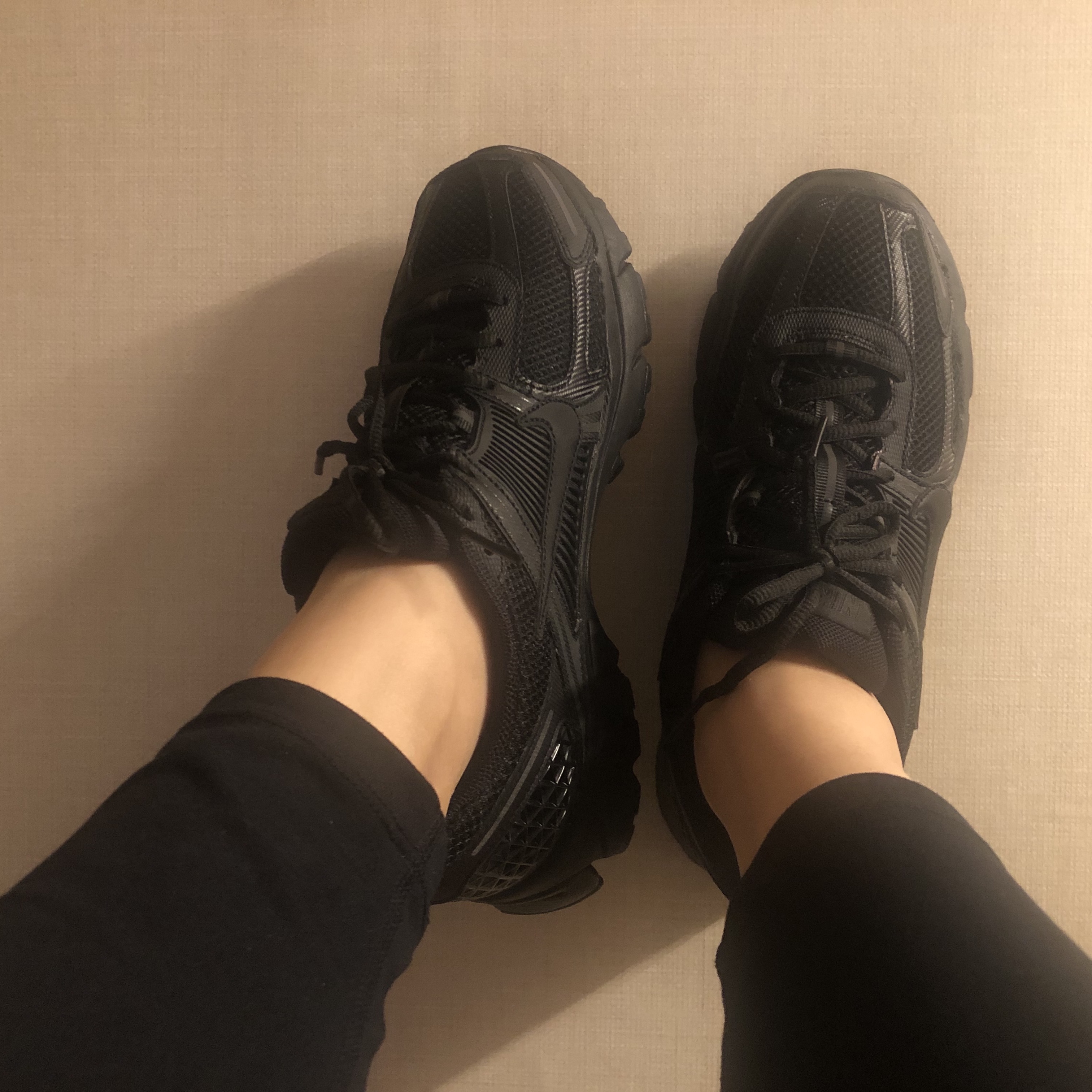 (GS) Nike Zoom Vomero 5 Black 착용 스타일