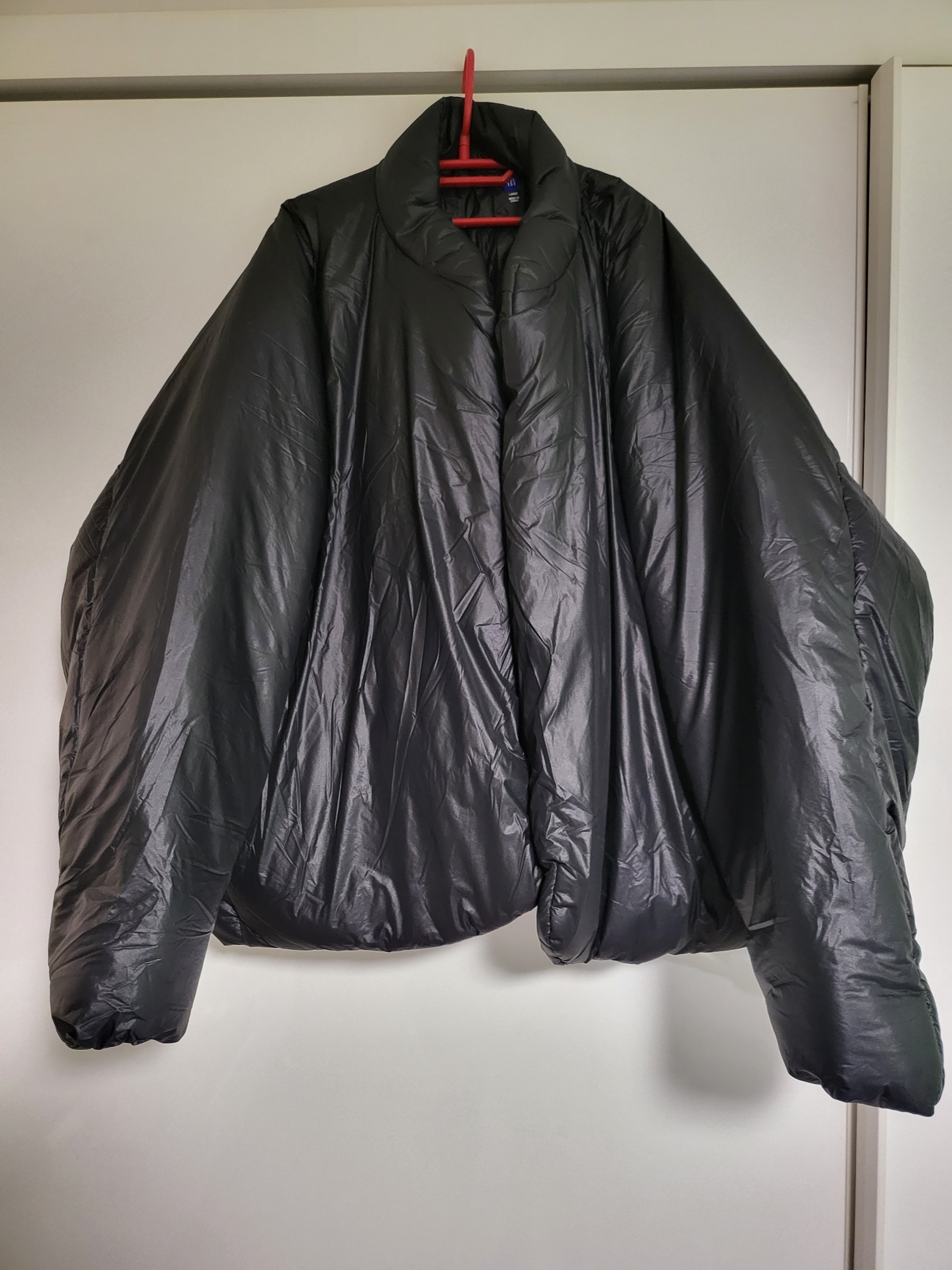 Yeezy Gap Engineered By Balenciaga Round Jacket 2 Black 착용 스타일