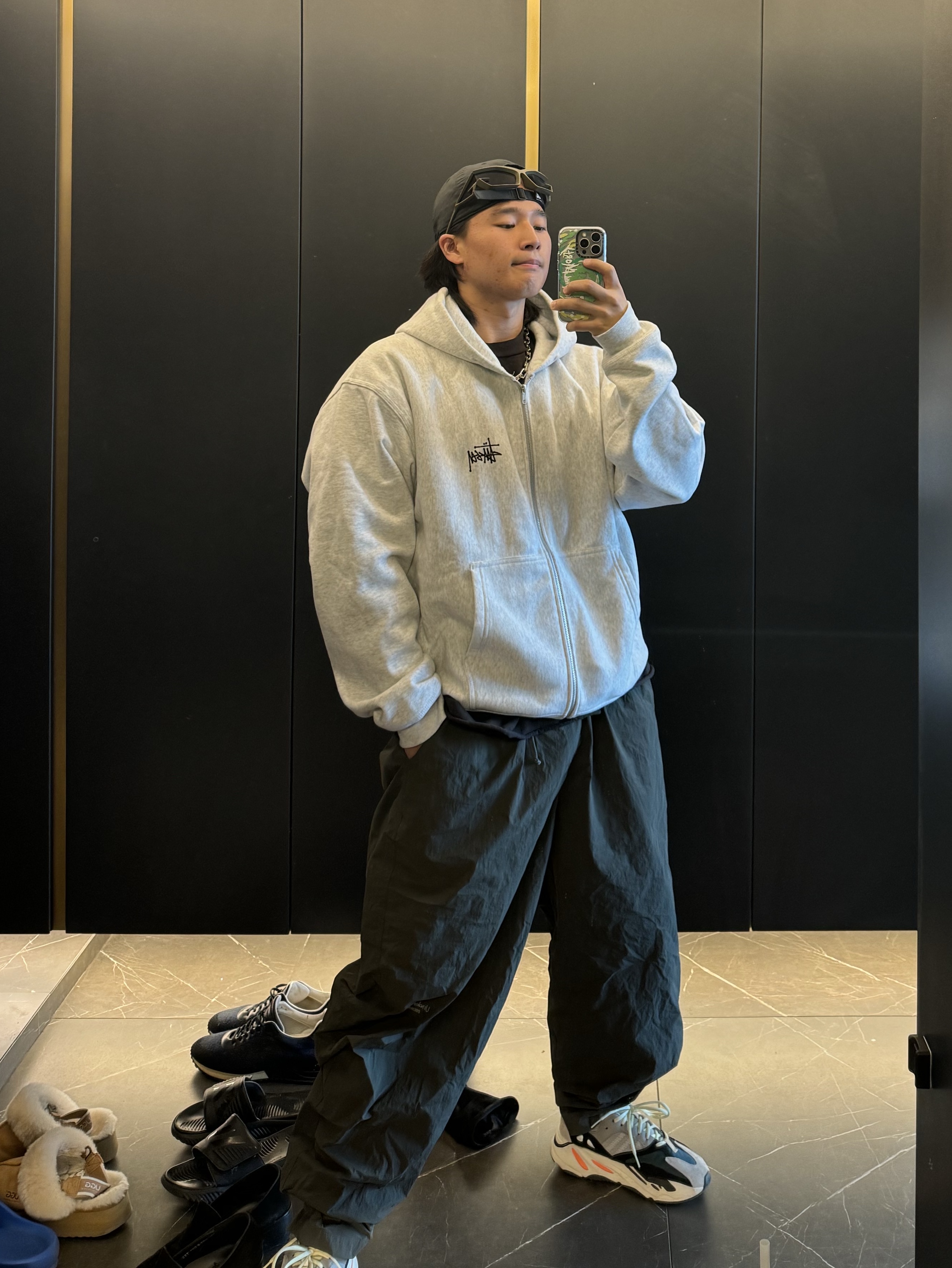 Stussy Basic Stussy Zip Hoodie Ash Heather, Adidas Yeezy Boost 700 Wave Runner Solid Grey 2017/2019 착용 스타일