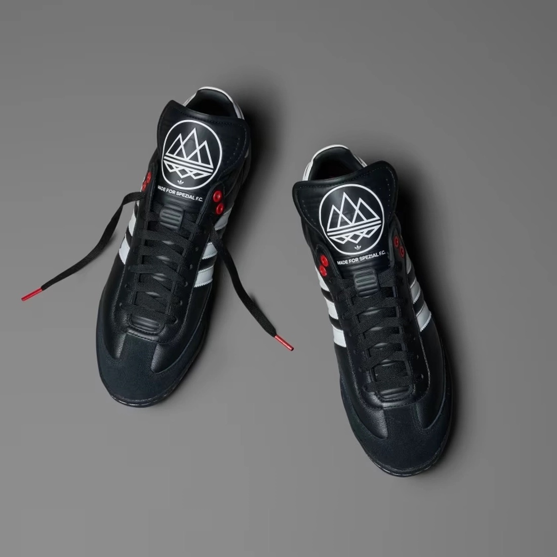 Adidas Mundial Team Spezial FC TF Core Black Cloud White 착용 스타일 - 3
