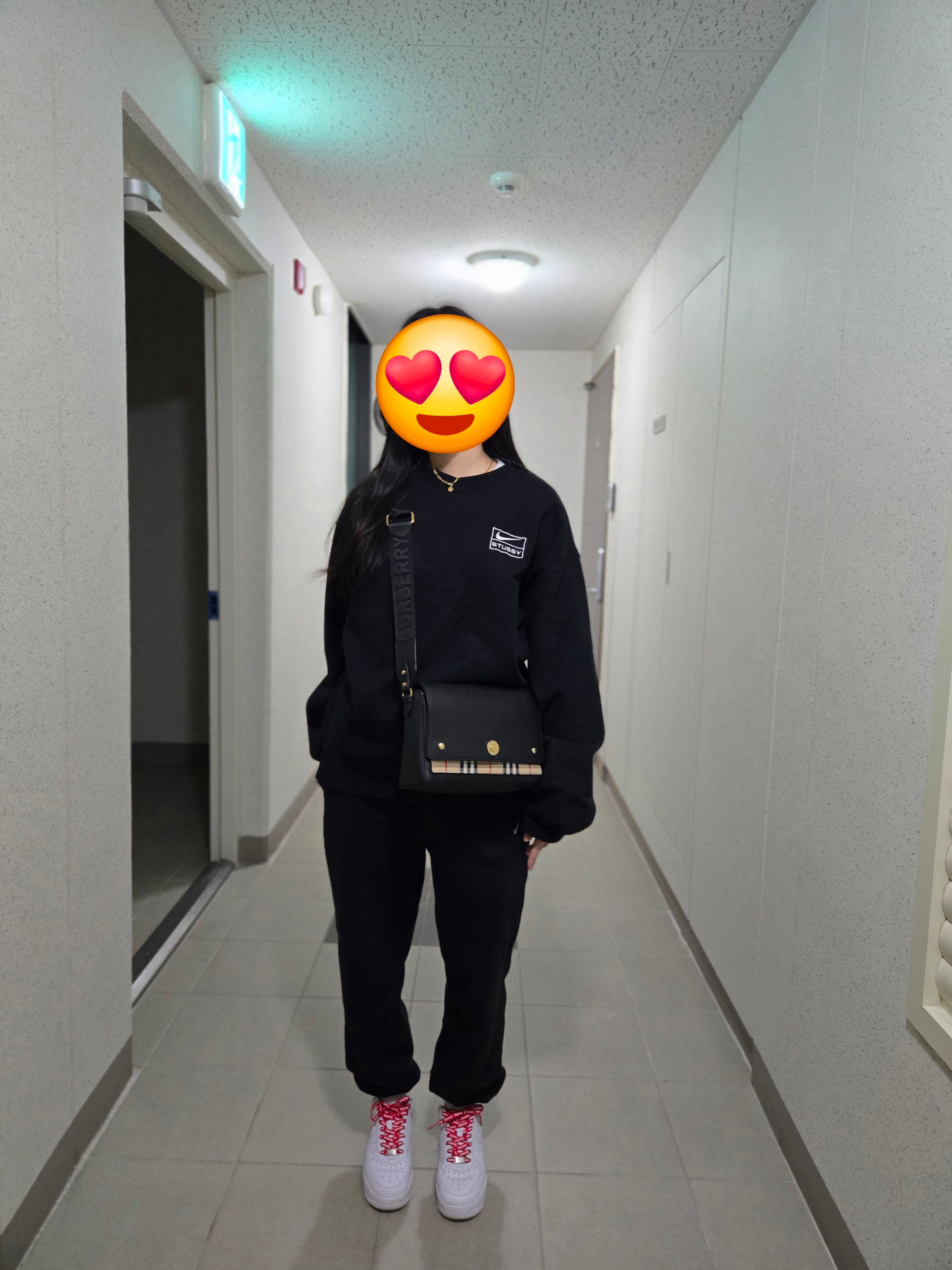 Nike x Stussy NRG Washed Fleece Crewneck Black (DO5310-010), Nike x Supreme Air Force 1 Low White 착용 스타일