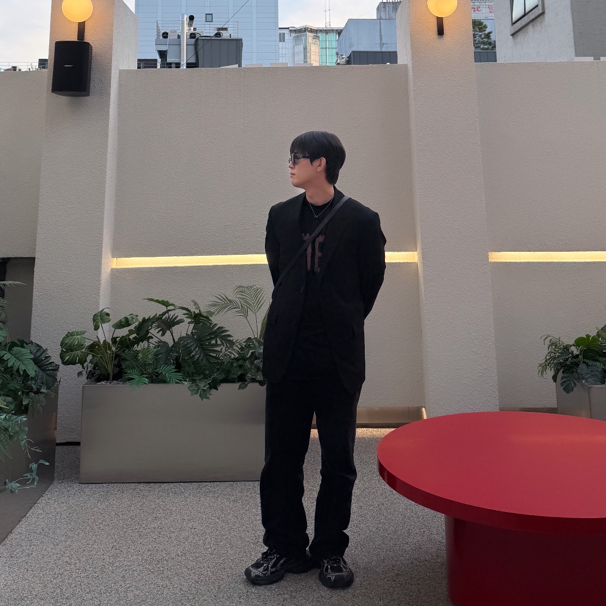 Gentle Monster x Maison Margiela MM107 Black Black, Balenciaga 3XL Sneakers Black White 착용 스타일