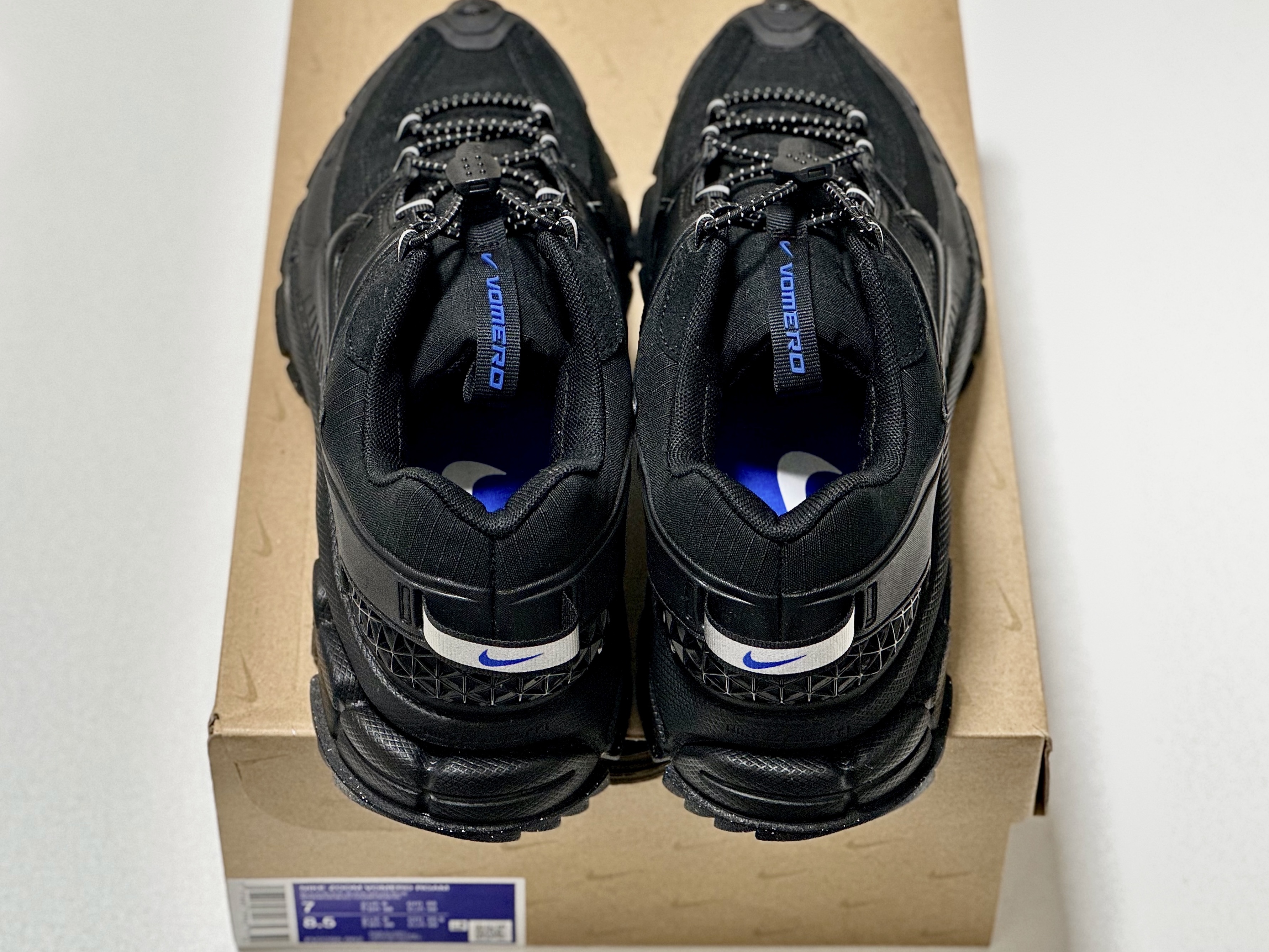 Nike Zoom Vomero Roam Black Racer Blue 착용 스타일 - 2