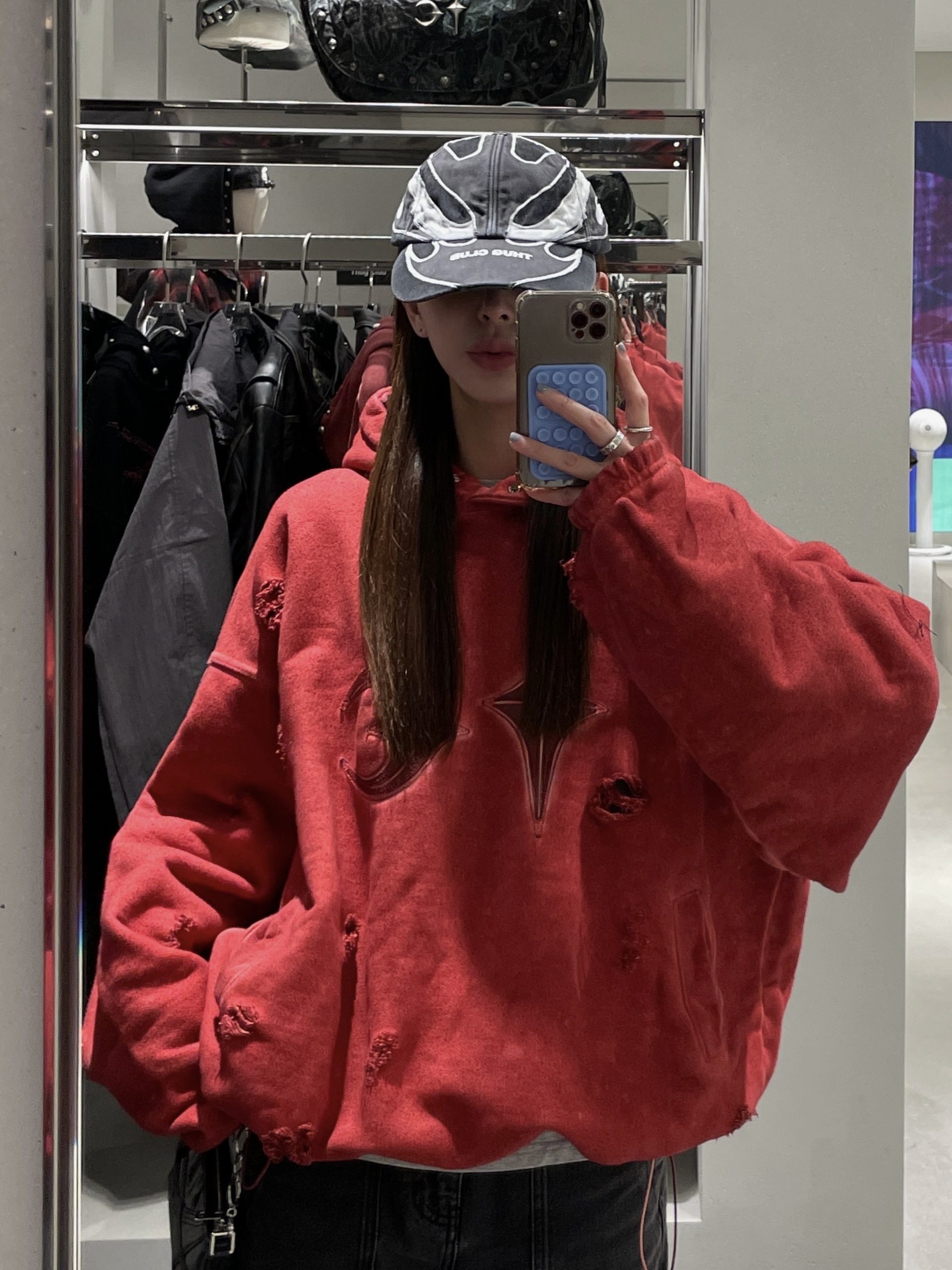 Thug Club Chopper Cap Black - 24FW, Thug Club Rock Hoodie Red 착용 스타일 - 1