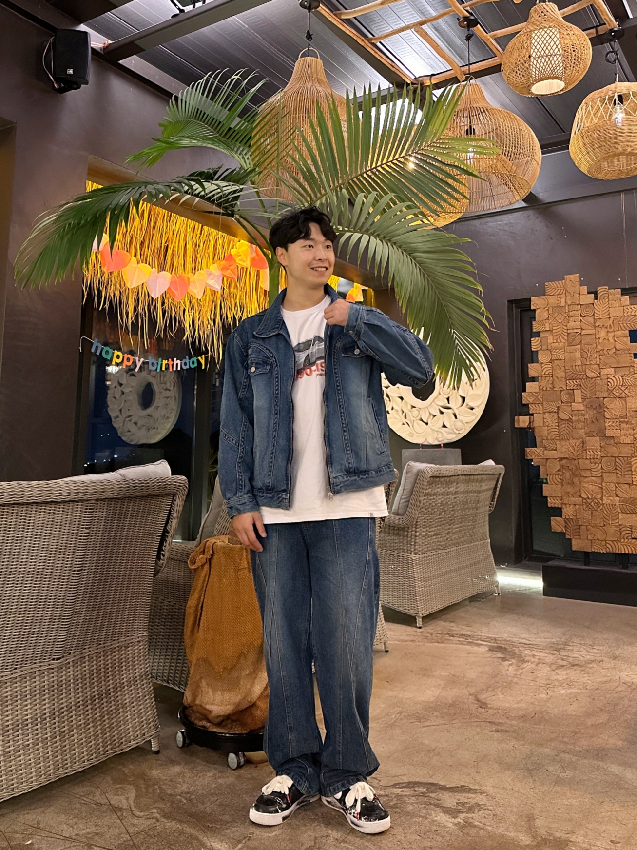 RDVZ Diagonal Cut Denim Pants Blue, Thevinylhouse Old Car T-Shirt White 착용 스타일 - 1