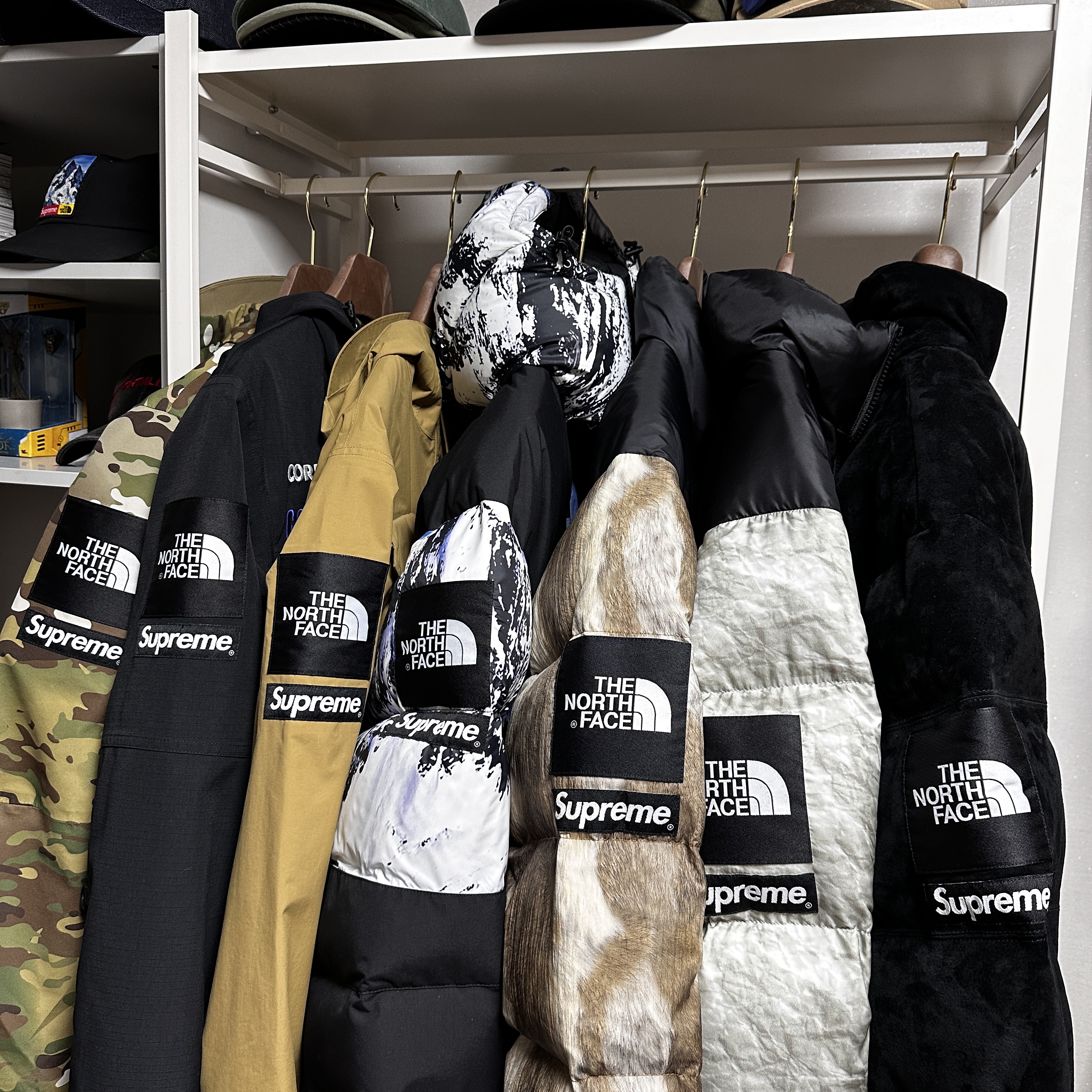 Supreme x The North Face Summit Series Rescue Mountain Pro Jacket Multi Camo - 22SS, Supreme x The North Face Expedition Jacket Black - 18FW 착용 스타일 - 1