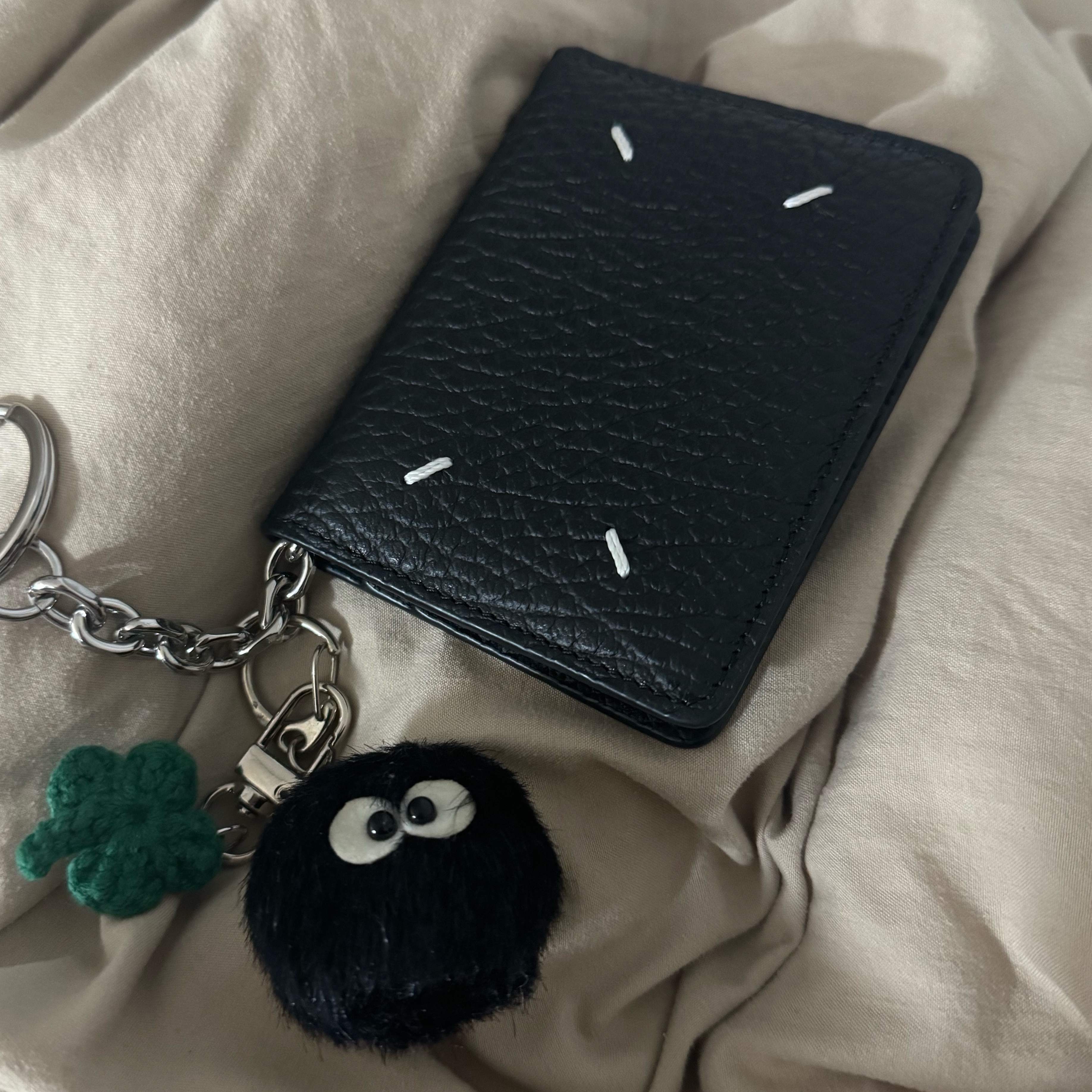 Maison Margiela Keyring Wallet Black 착용 스타일