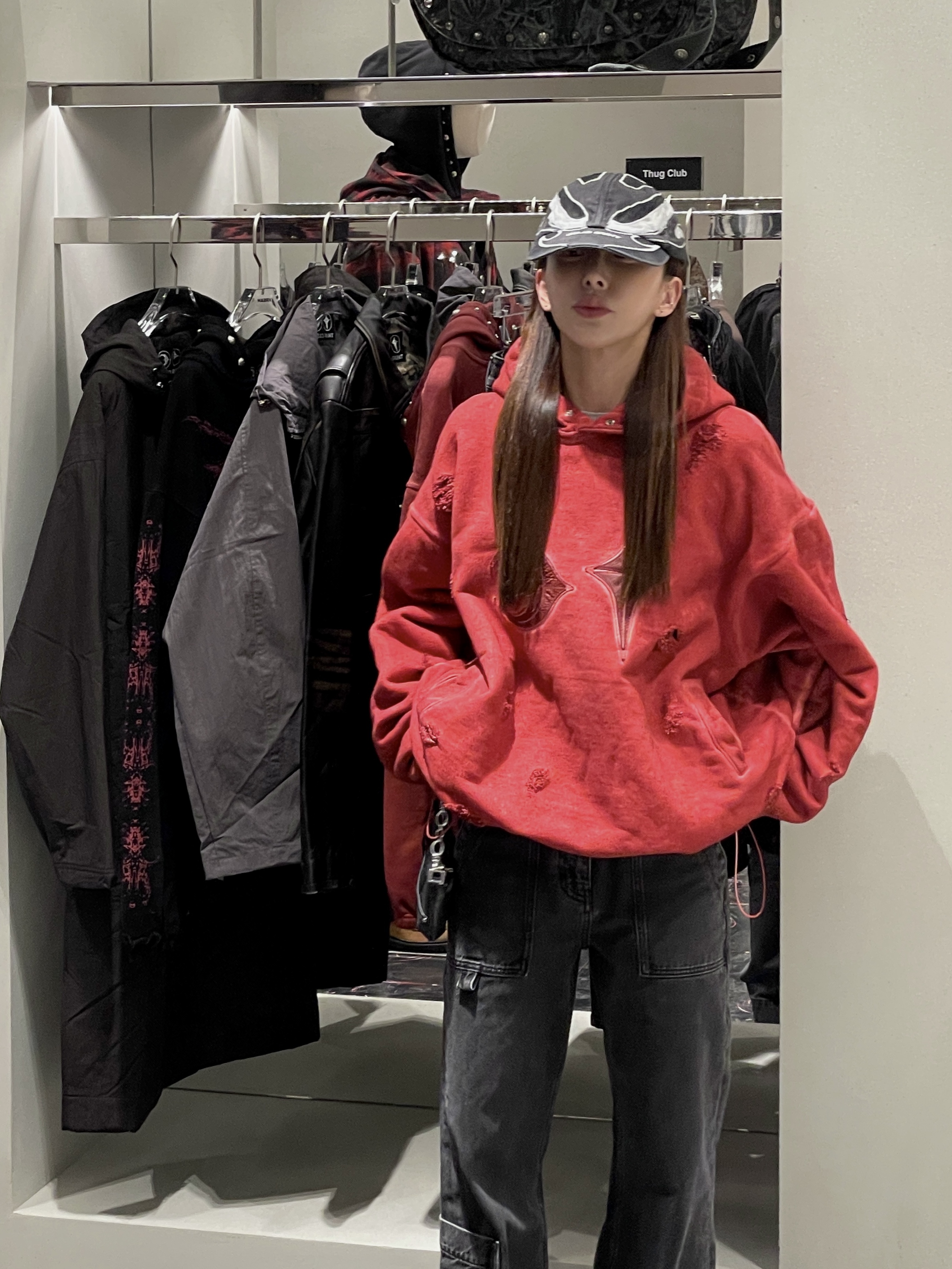 Thug Club Chopper Cap Black - 24FW, Thug Club Rock Hoodie Red 착용 스타일 - 3