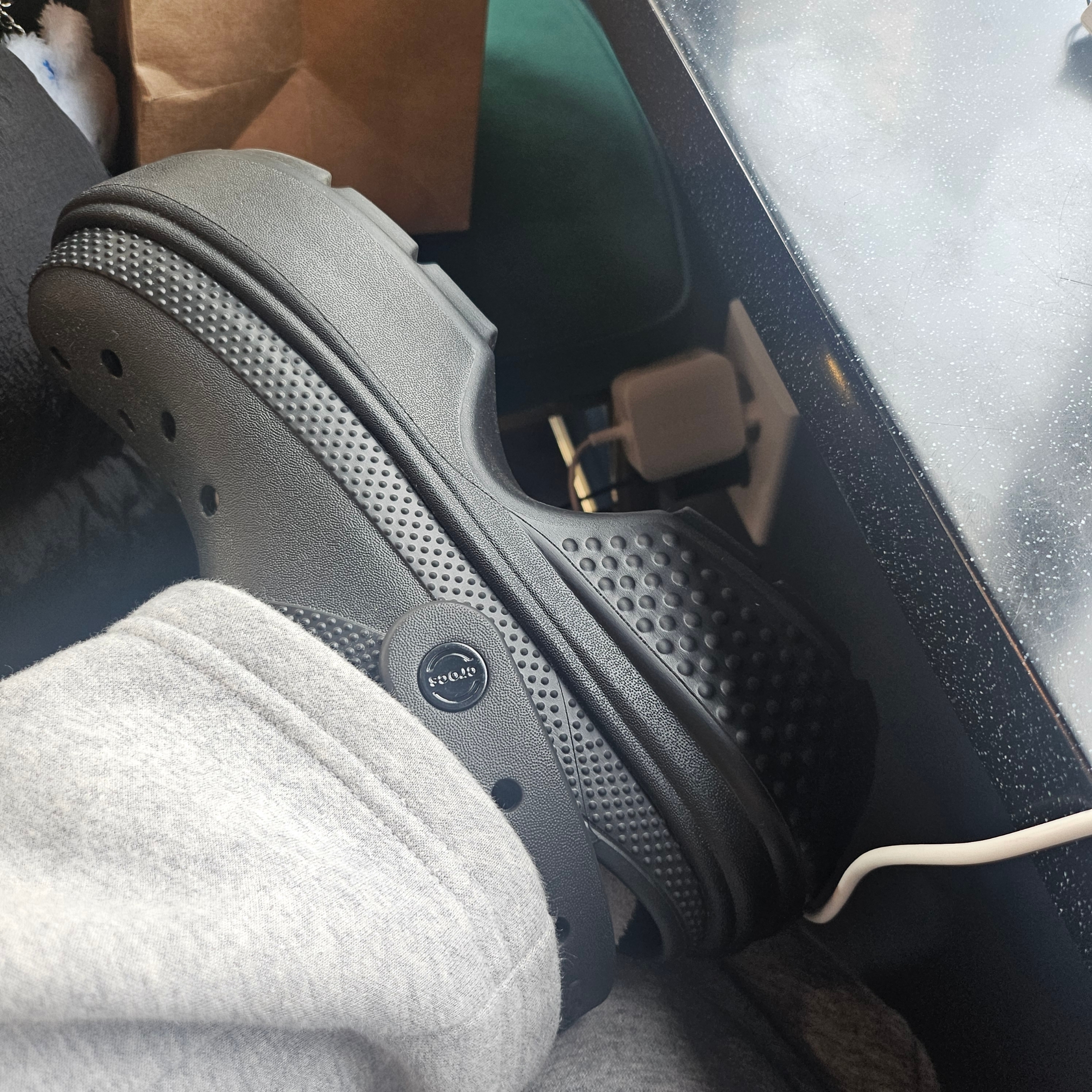 Crocs Stomp Clog Black 착용 스타일