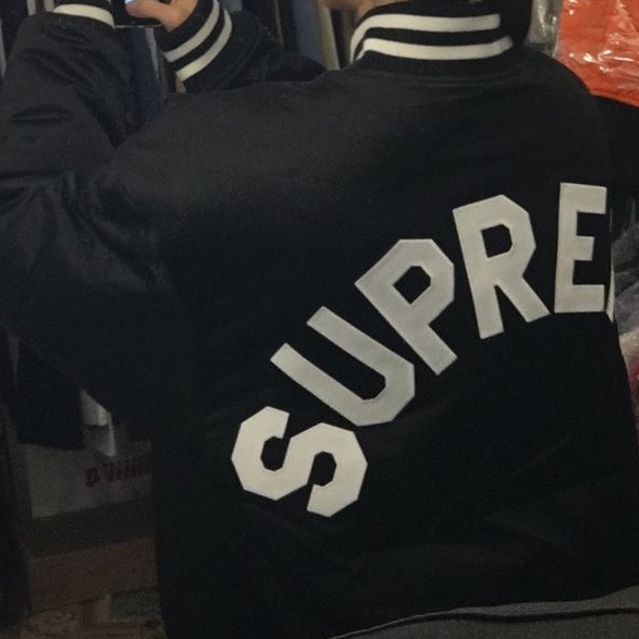 Supreme Mitchell & Ness Satin Varsity Jacket Black - 24FW, Supreme Corduroy Camp Cap Red - 24FW 착용 스타일 - 3