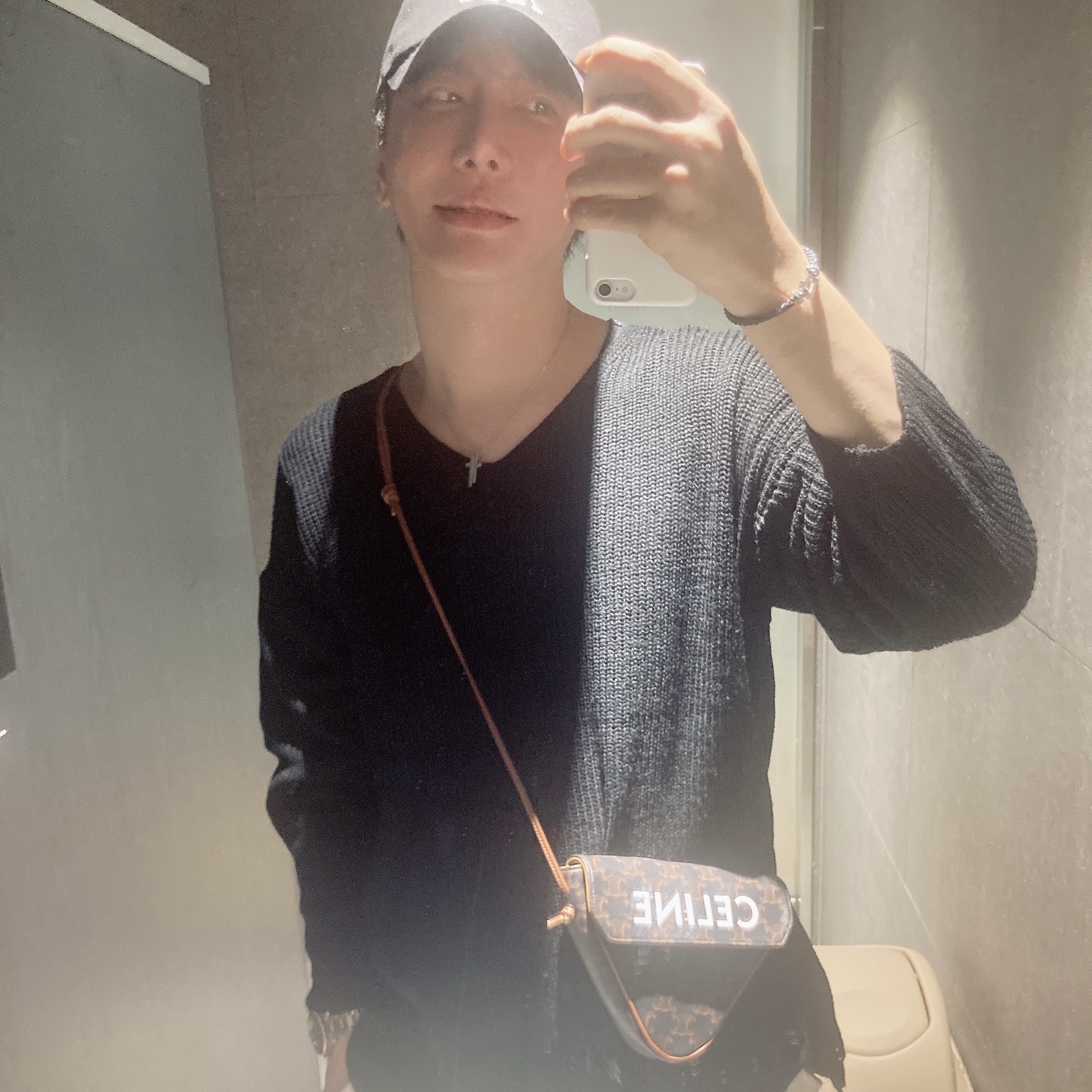 Celine Triangle Bag in Triomphe Canvas with Celine Print Tan, Fred Force 10 Steel Cable Bracelet Large 18K White Gold 착용 스타일