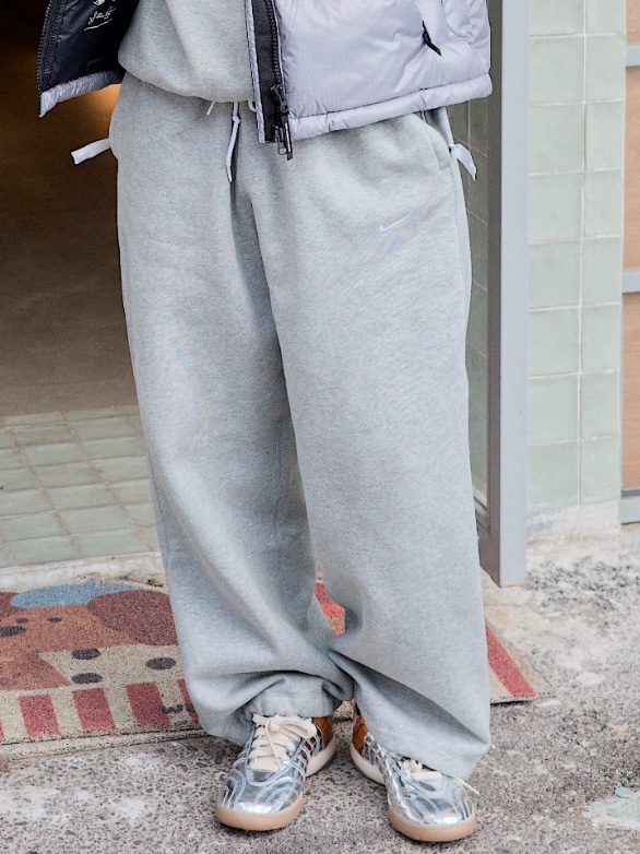 Nike NSW Swoosh Open Hem Fleece Pants Dark Grey Heather - Asia 착용 스타일 - 2