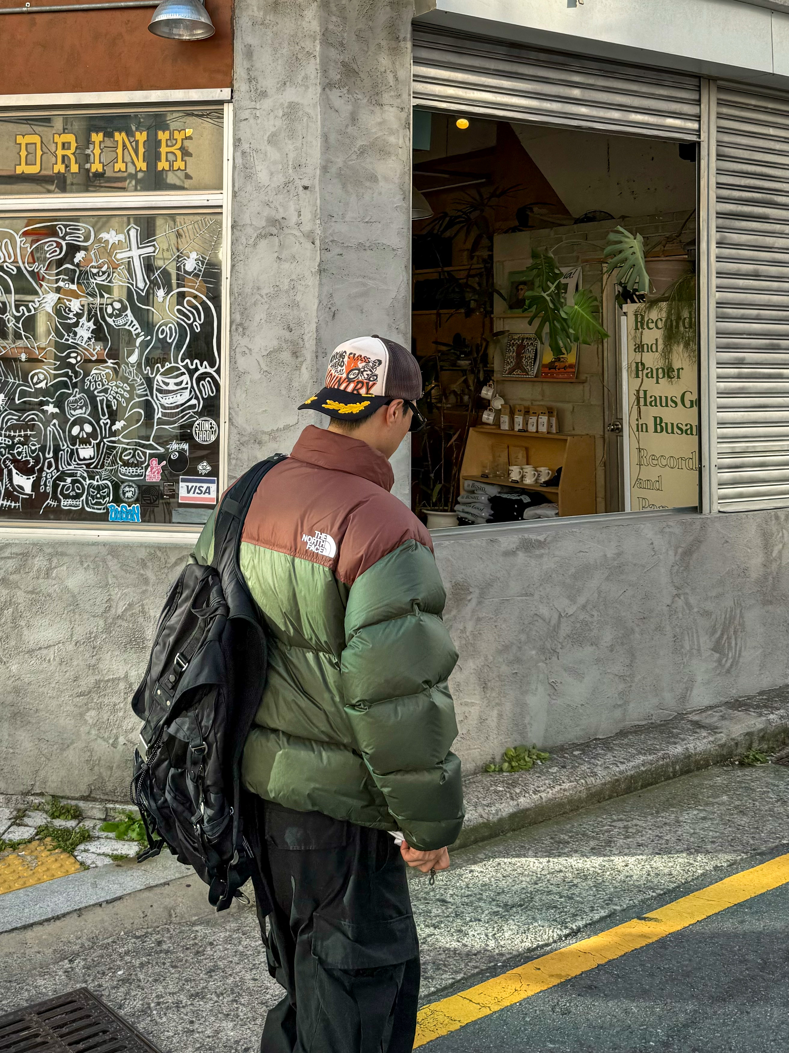 The North Face 1996 Eco Nuptse Jacket Dark Khaki - 24FW 착용 스타일 - 3