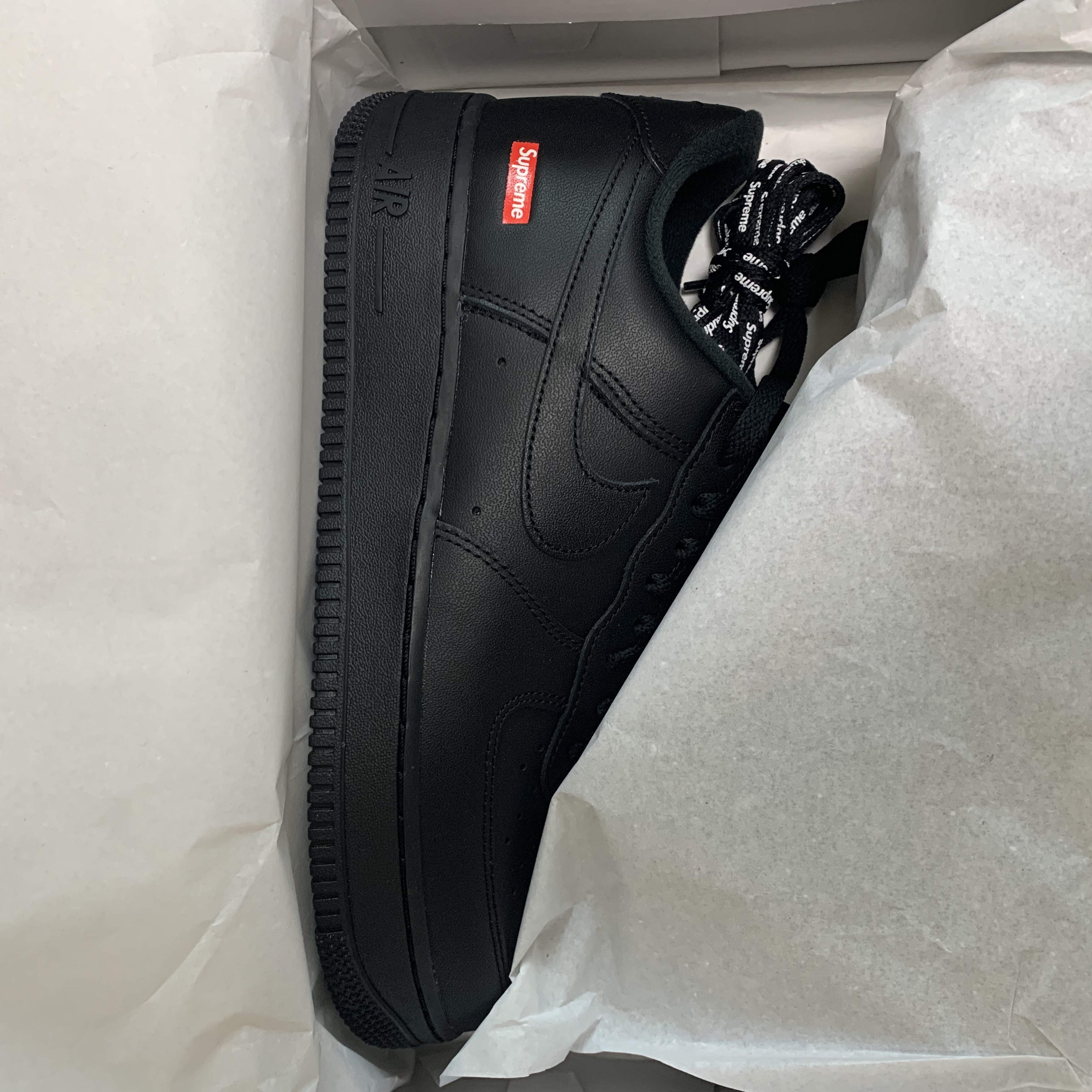 Nike x Supreme Air Force 1 Low Black 착용 스타일
