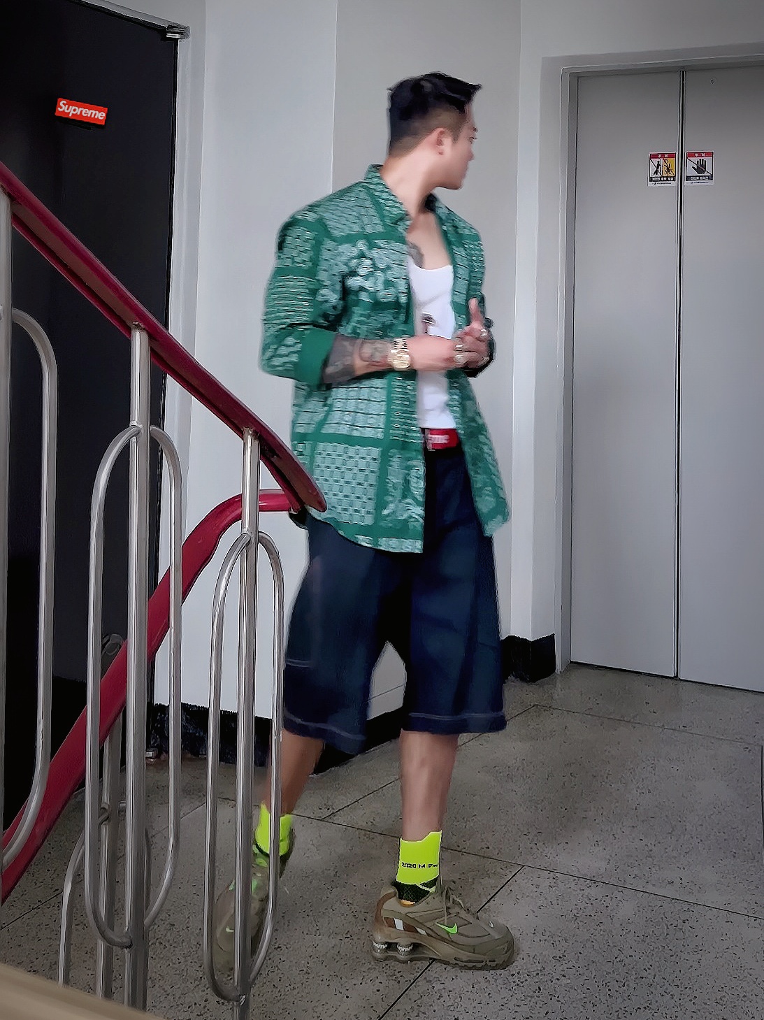 Supreme Paisley Grid Shirt Black - 20SS, Nike x Supreme Shox Ride 2 SP Neutral Olive 착용 스타일 - 3