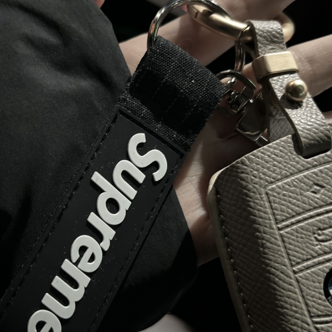 Supreme Ripstop Keychain Black - 24SS 착용 스타일