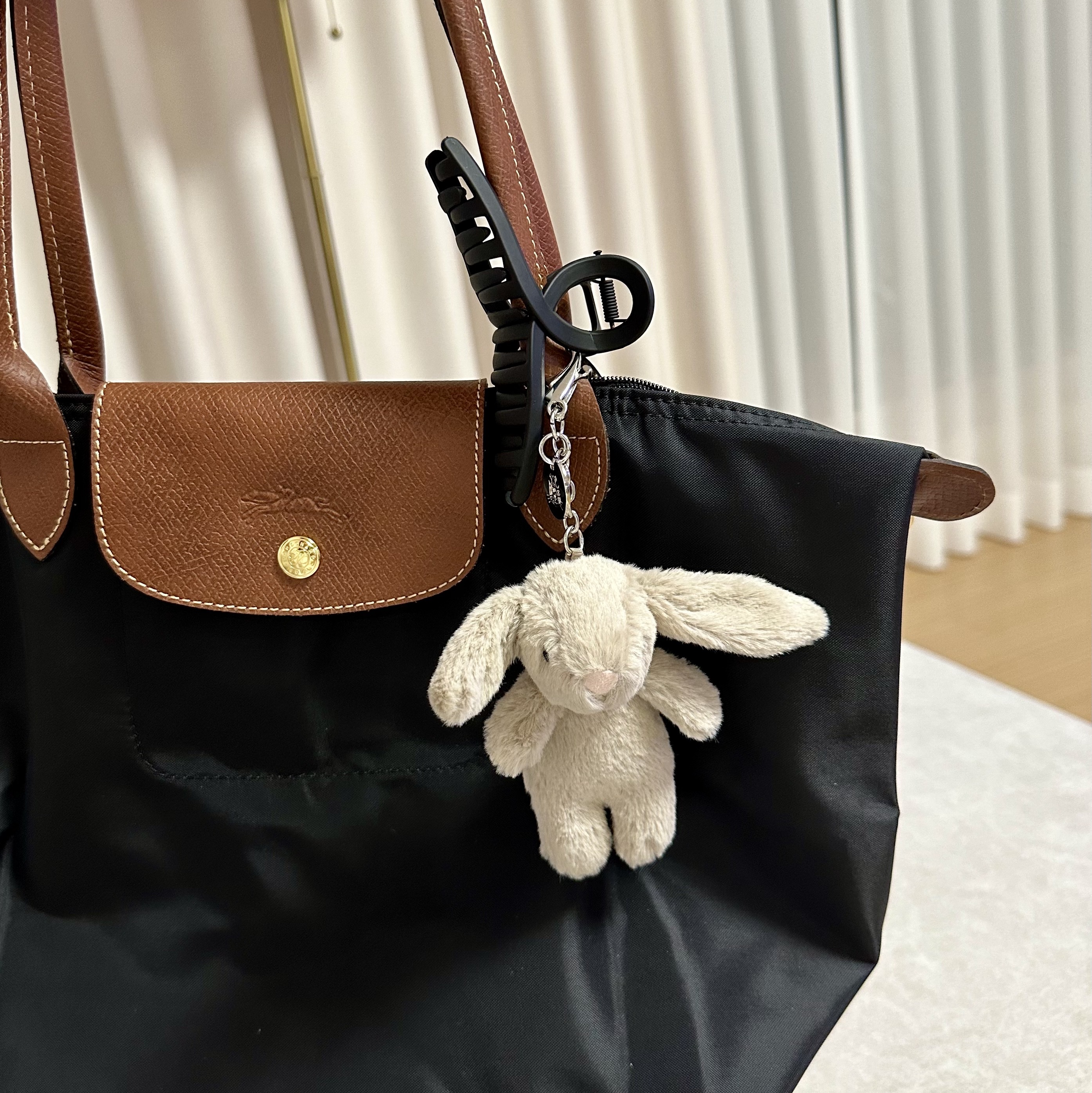 Jellycat Bashful Bunny Bag Charm Beige, Longchamp Le Pliage Original Tote Bag M Black 착용 스타일