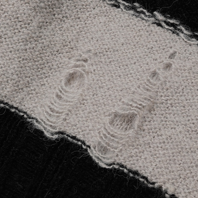 Fritur Stripe Knit Black_F243KN05 착용 스타일