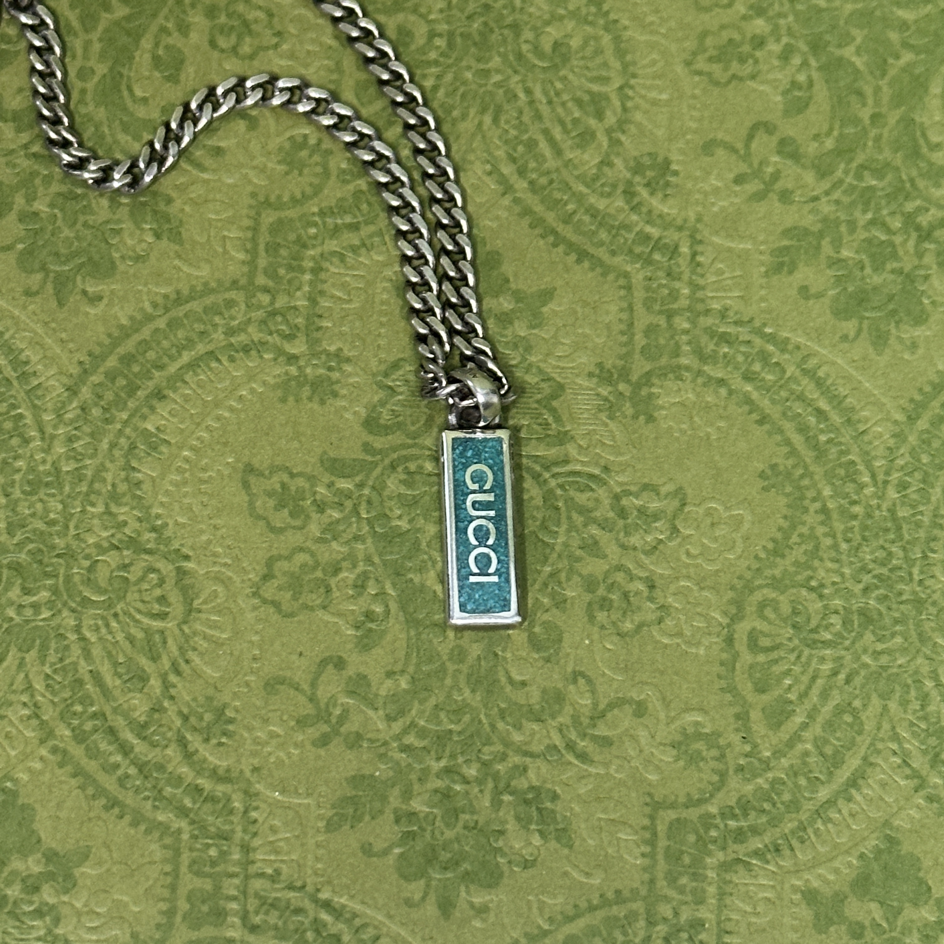 Gucci Necklace With Enamel Pendant Silver 착용 스타일