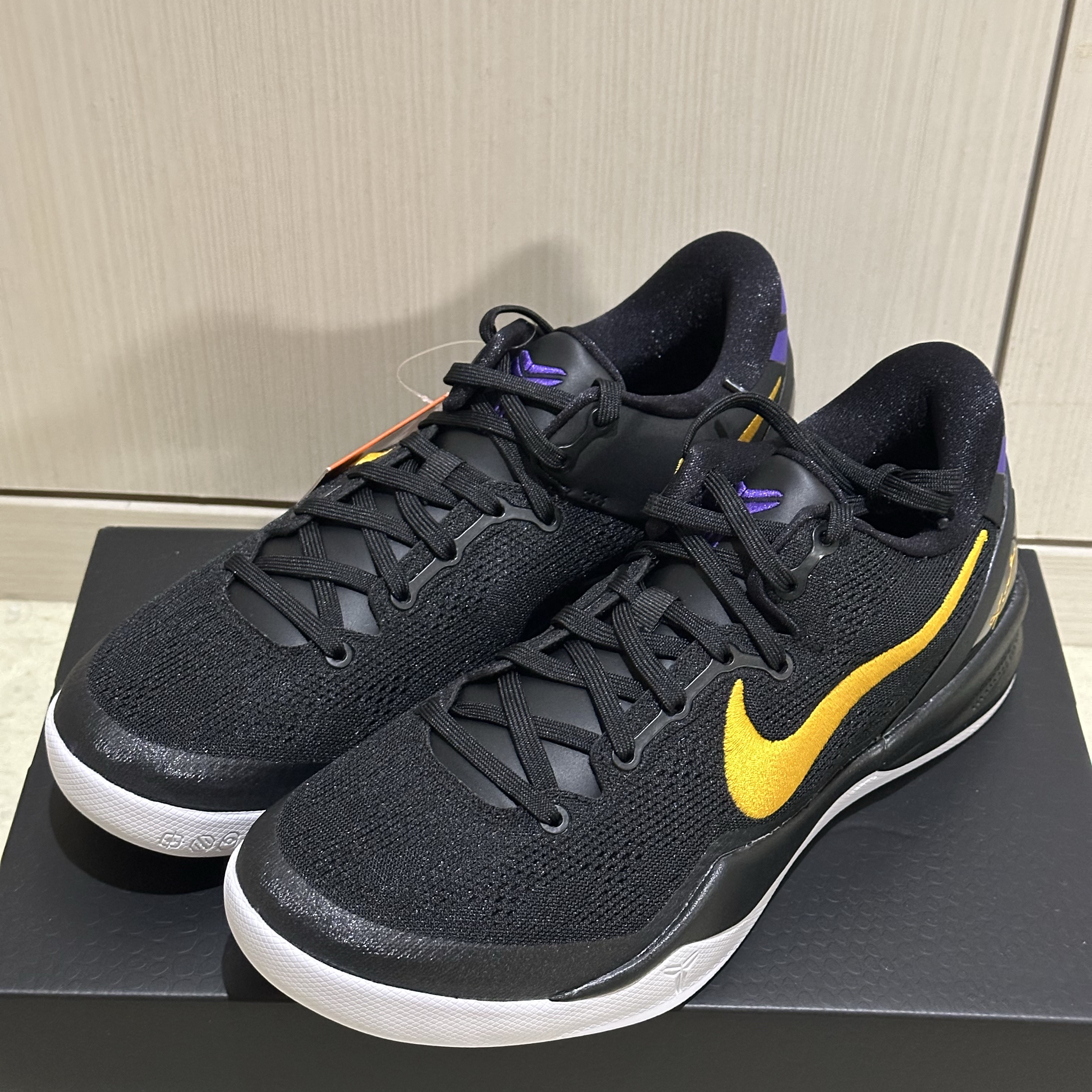 Nike Kobe 8 Protro Black and University Gold 착용 스타일 - 1