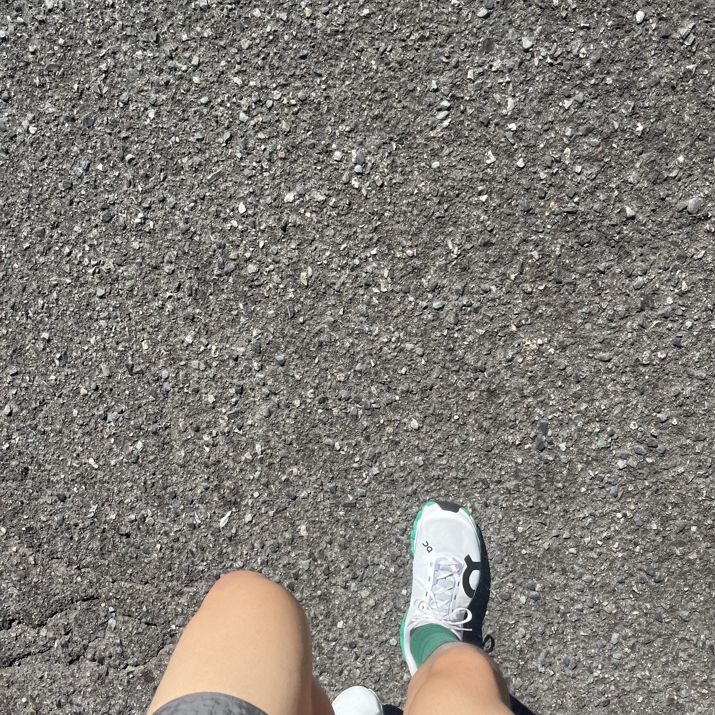 On Running Cloudmonster Hyper Undyed Mint 착용 스타일 - 3