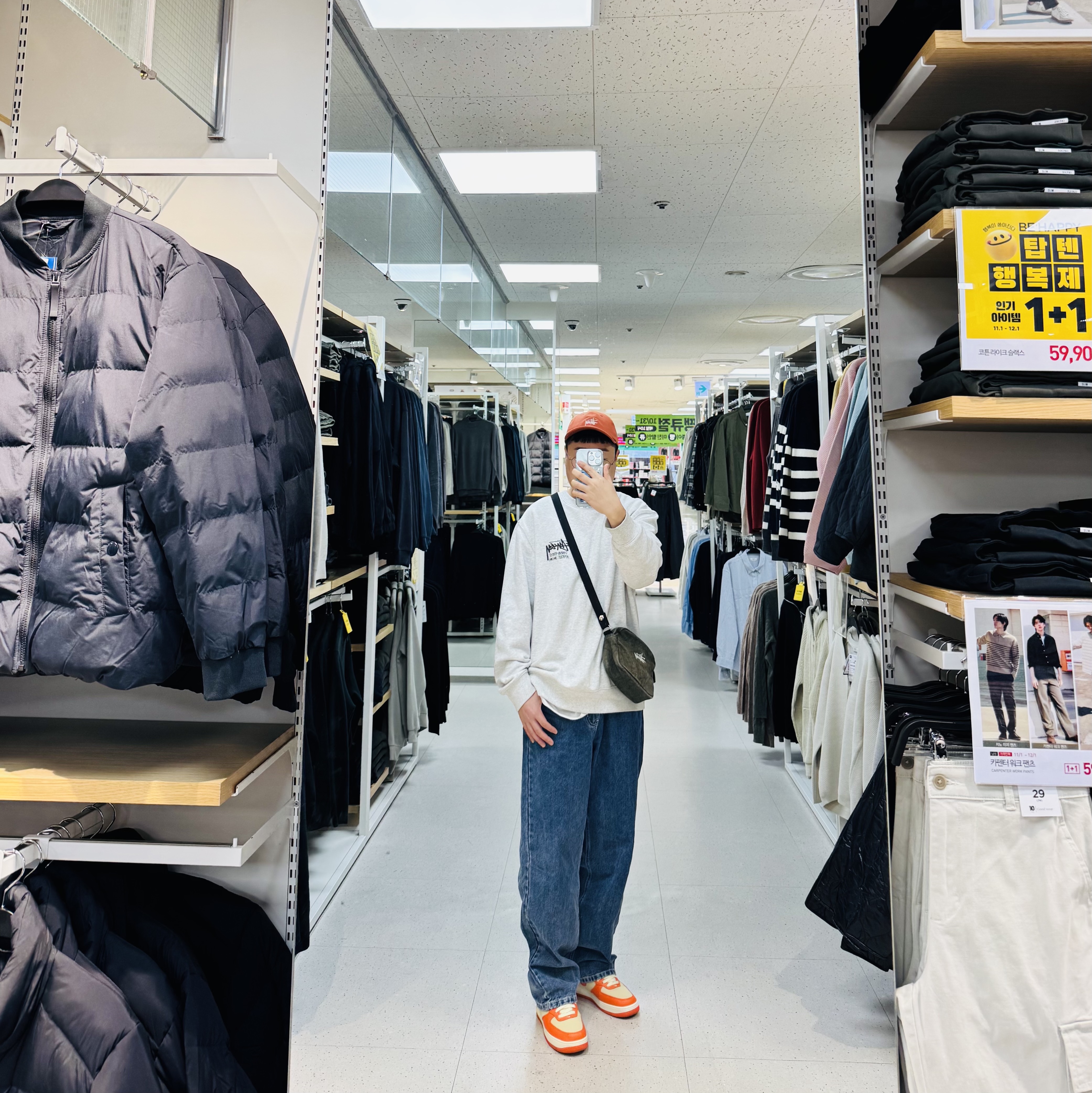 Stussy Basic Stock Low Pro Cap Dusty Orange, Stussy Stock DSM London Crew Ash Heather 2021 착용 스타일 - 1