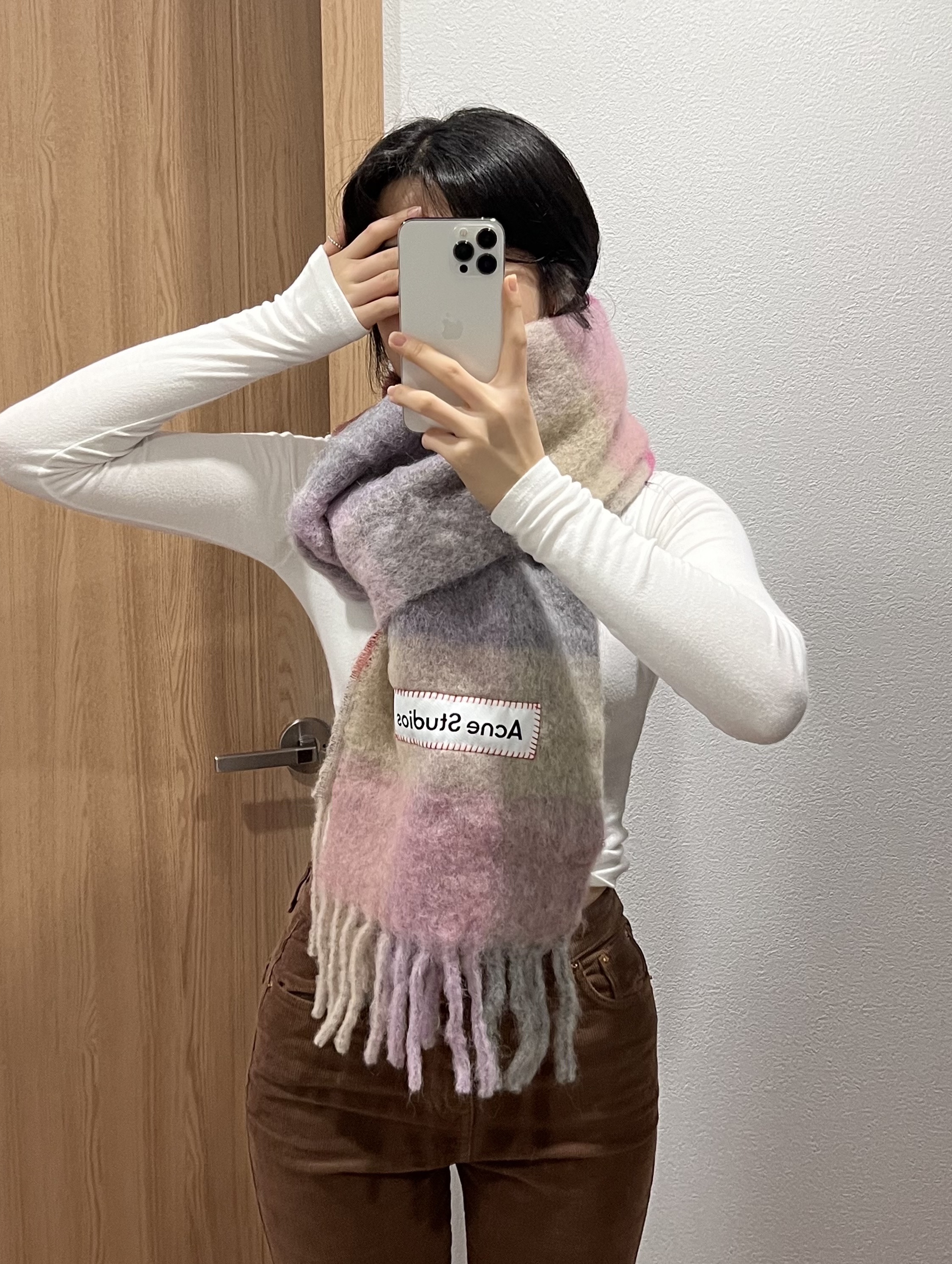 Acne Studios Mohair Check Muffler Fuchsia Lilac Pink 착용 스타일