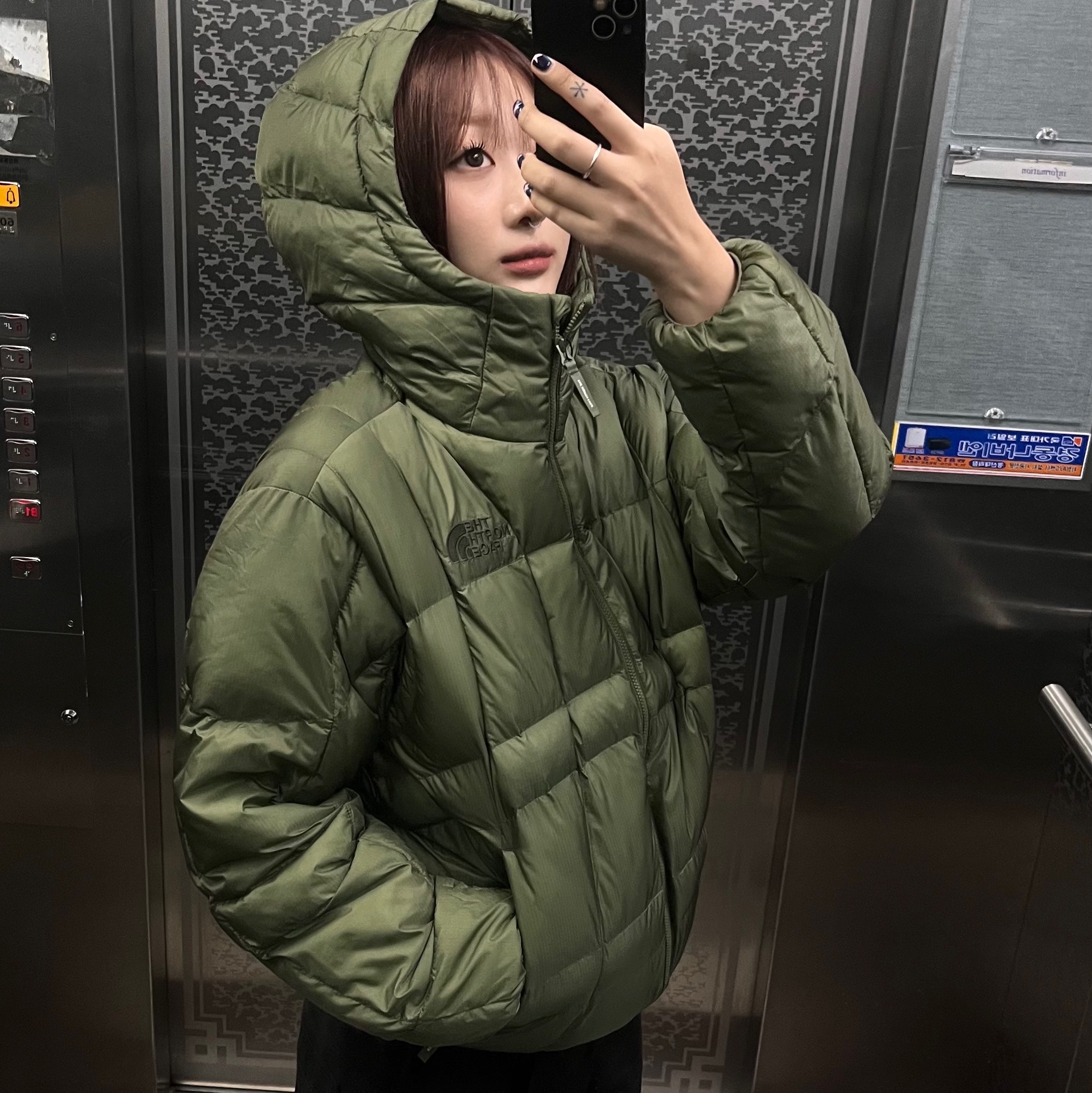 The North Face White Label Wave LT On Ball Jacket Khaki 착용 스타일