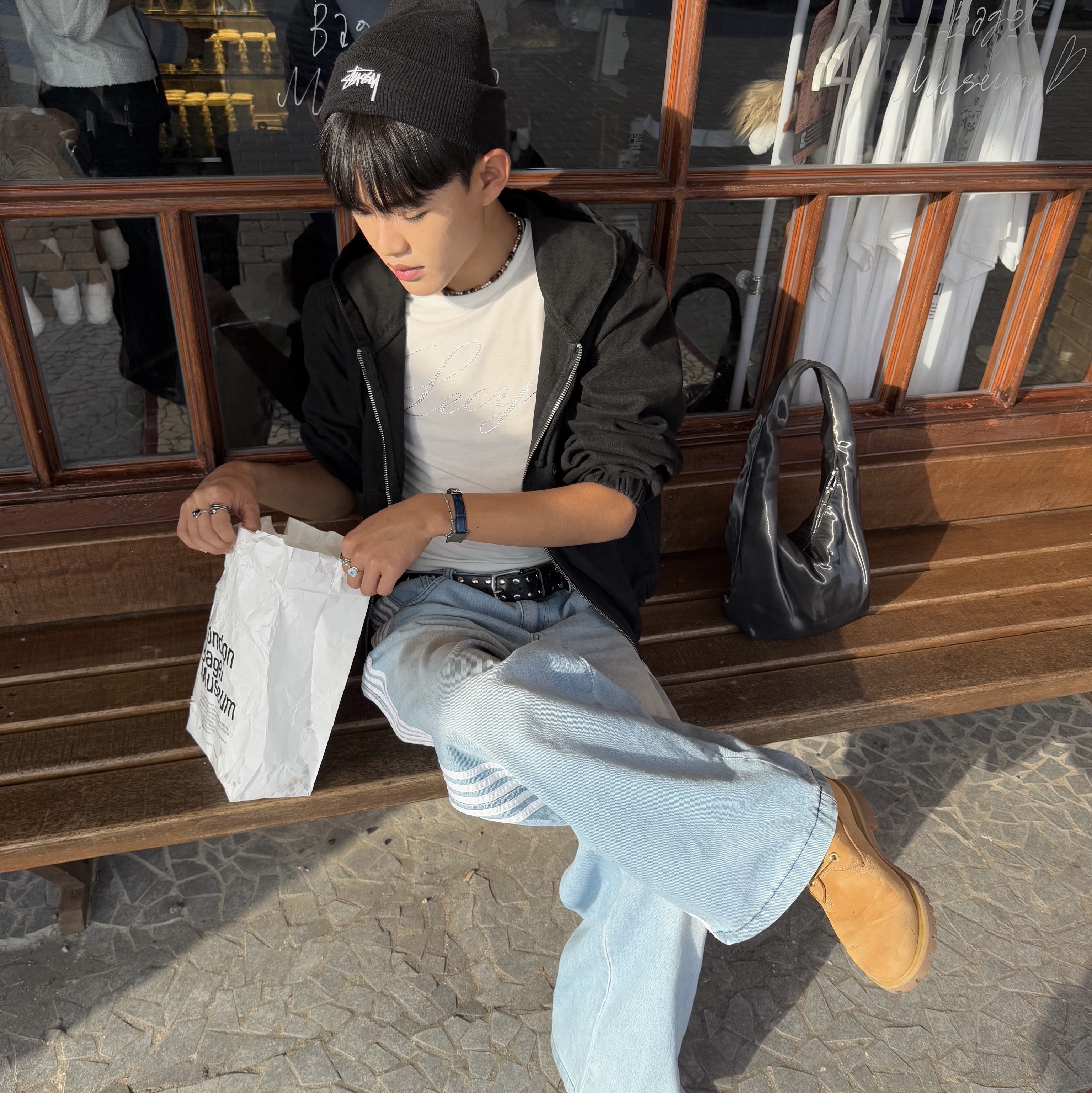 Stussy Unlined Canvas Work Jacket Black, COS Mini High-Shine Shoulder Bag Navy 착용 스타일 - 2
