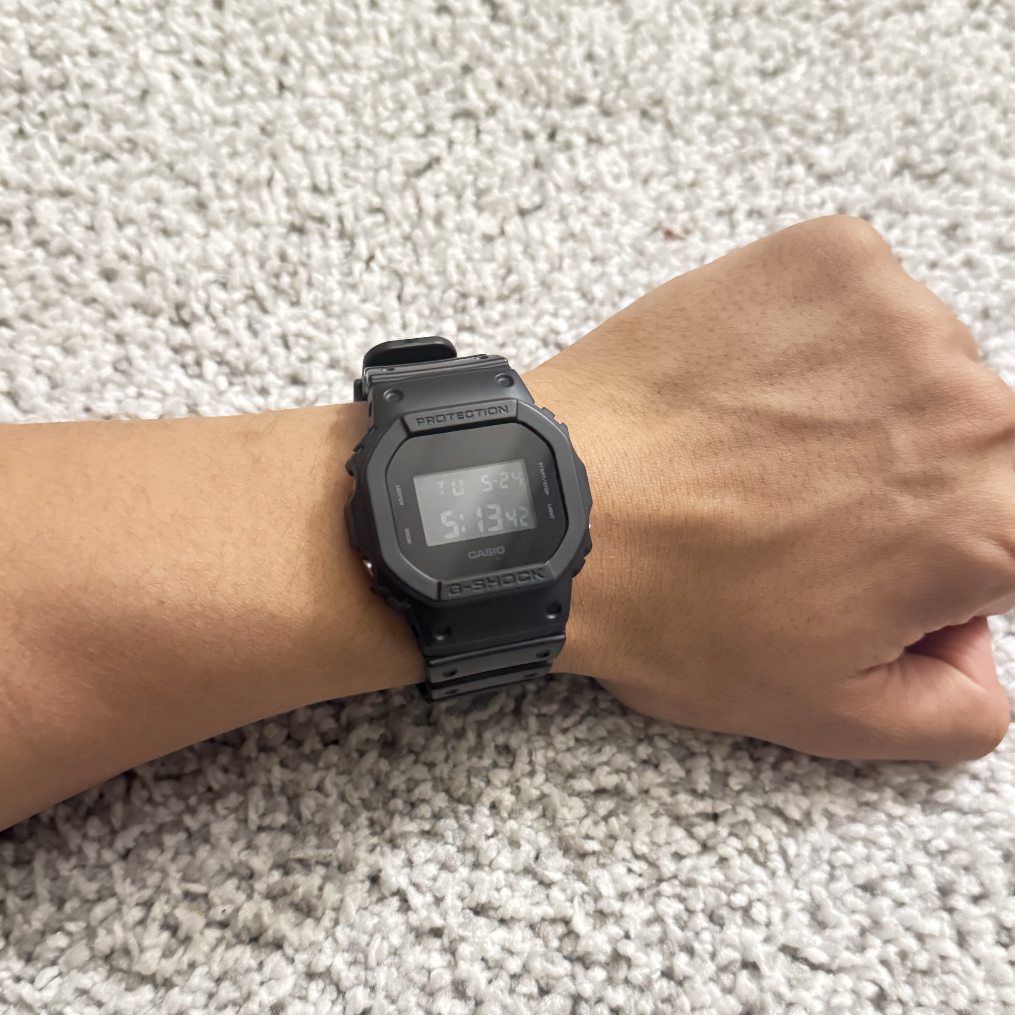 Casio G-Shock DW-5600BB-1 착용 스타일