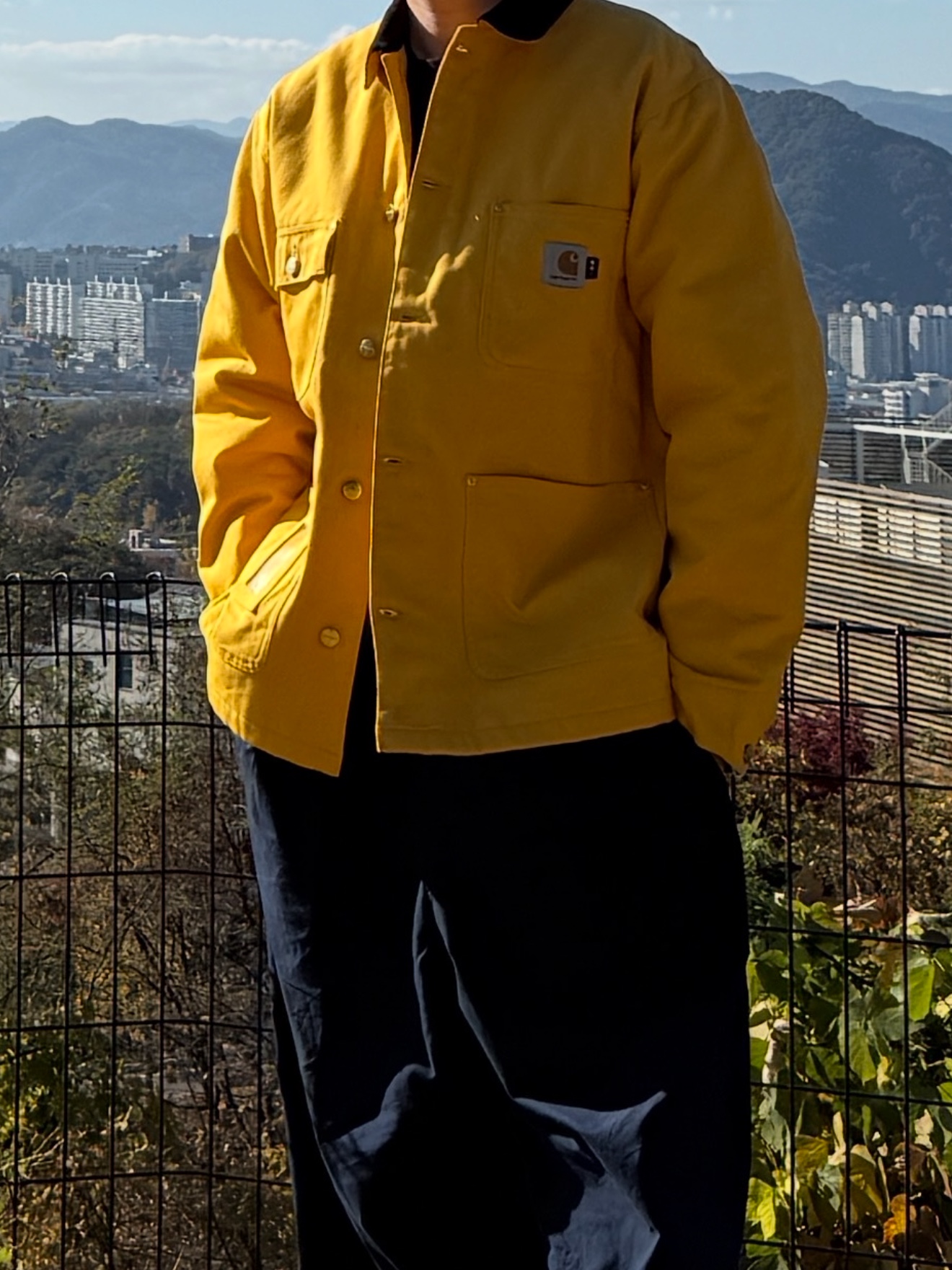 Carhartt WIP x IAB Studio OG Chore Coat Yellow 착용 스타일