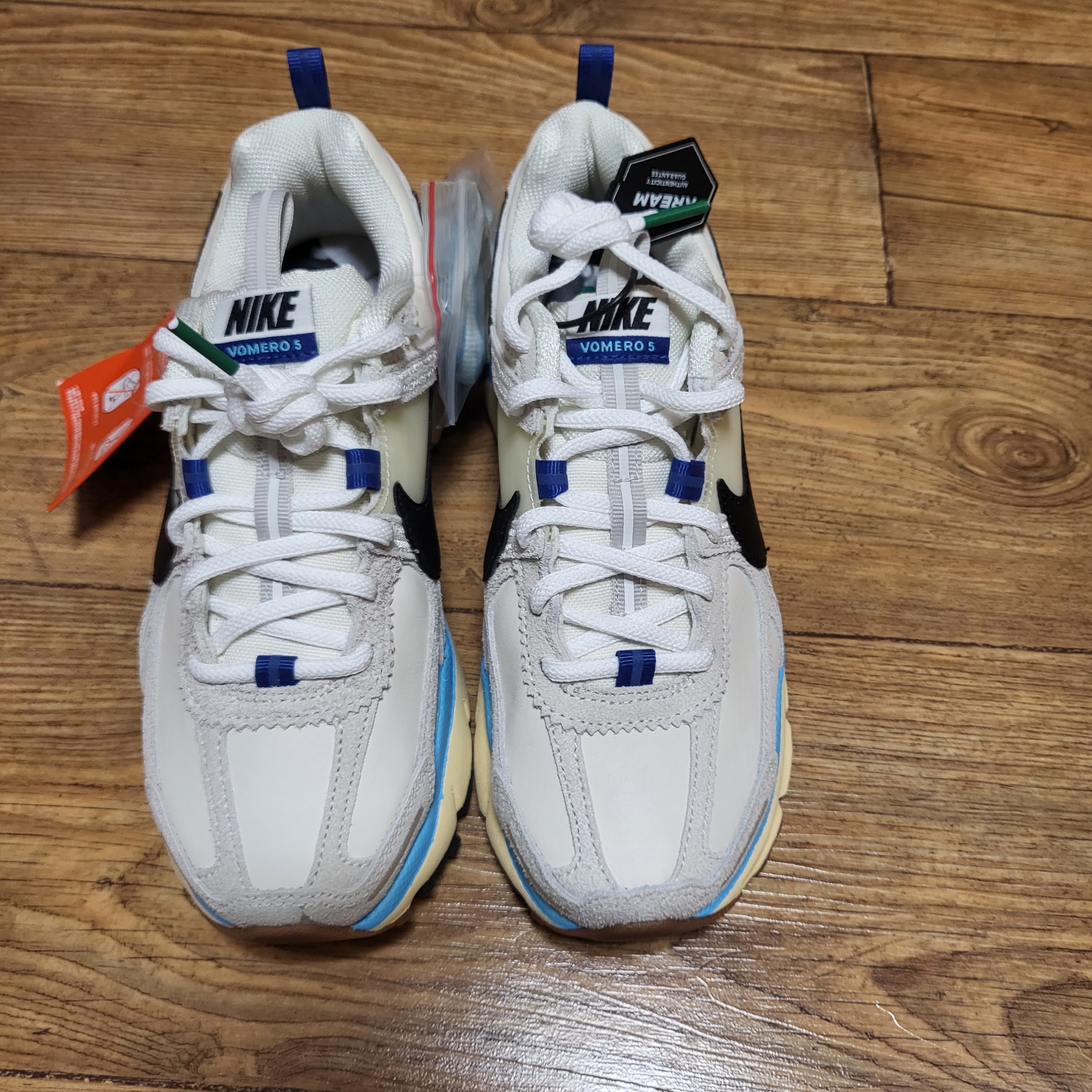 (W) Nike Zoom Vomero 5 PRM Designed by Japan 착용 스타일 - 1