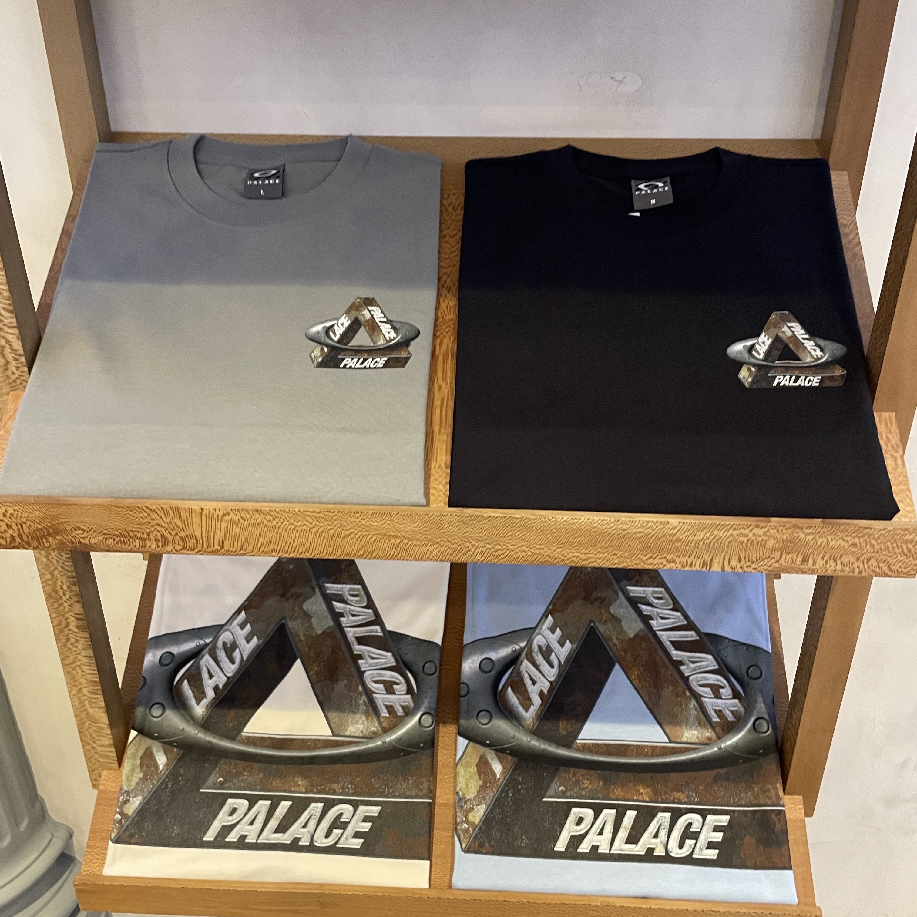 Palace x Oakley T-Shirt Black - 24FW, Palace x Oakley T-Shirt Grey - 24FW 착용 스타일