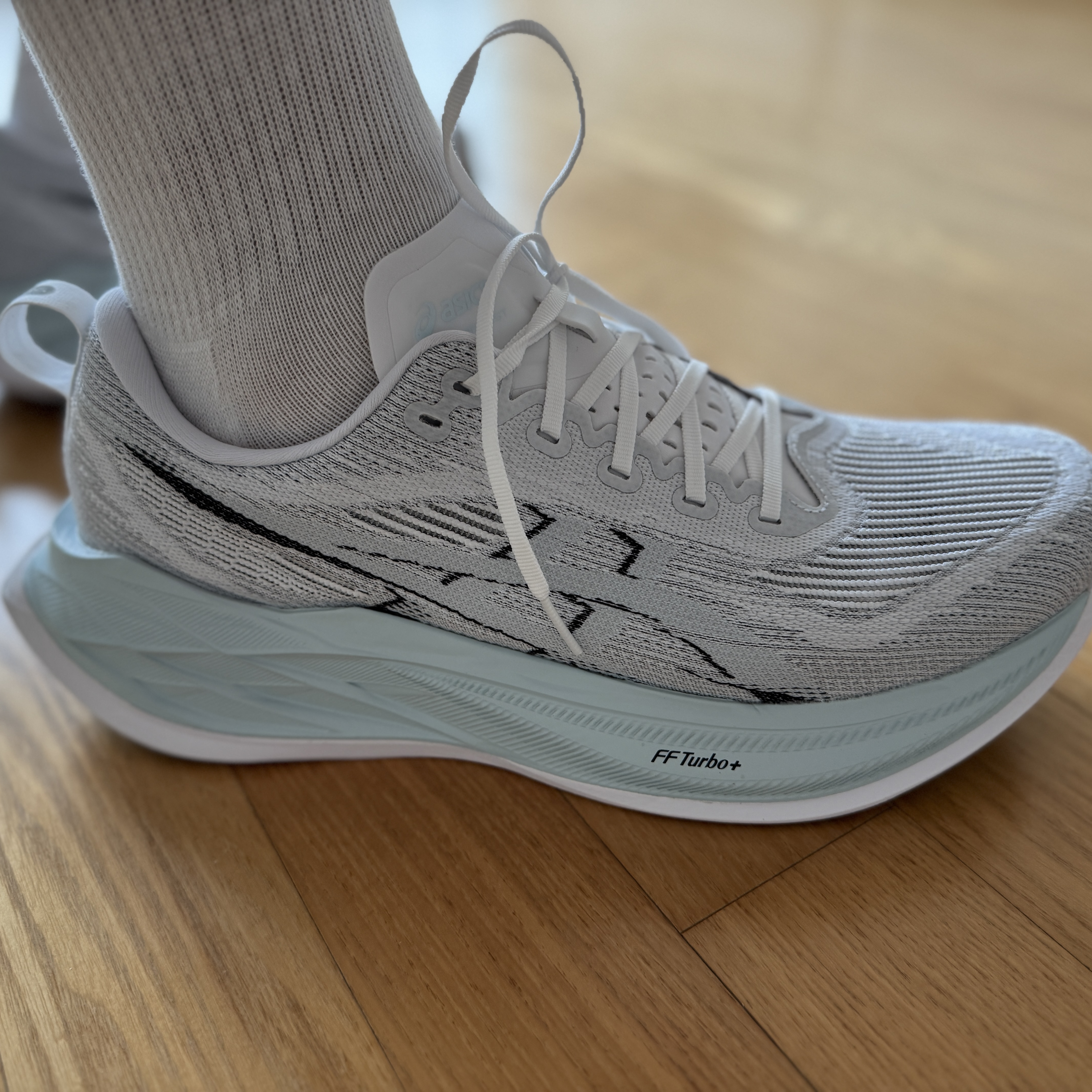 Asics Superblast 2 White Cool Grey 착용 스타일