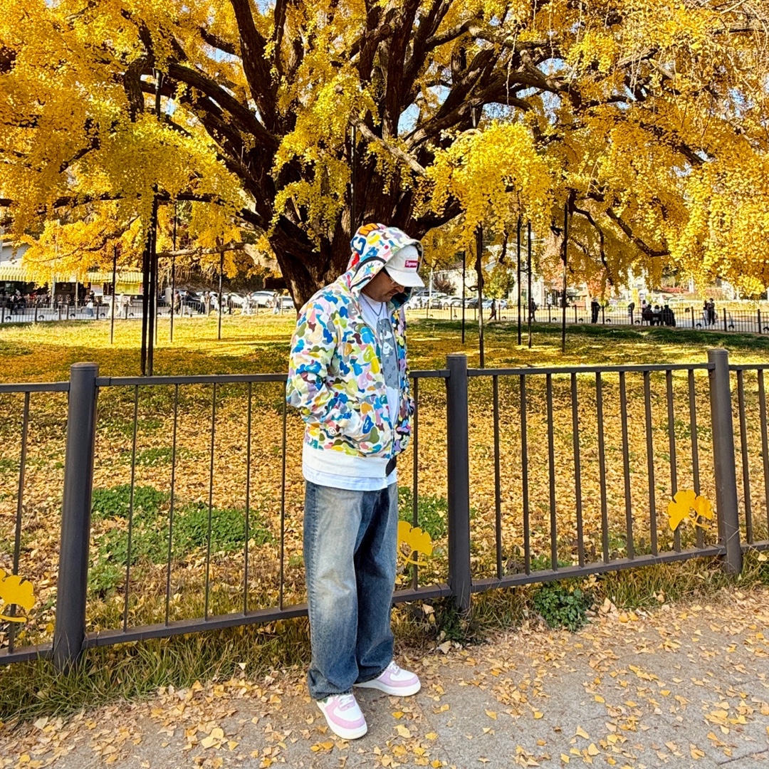 Supreme Lasered Denim Camp Cap White - 24FW, Undermycar Mu.26 Anti Fxxking Logo Play Brush Washed Wide Jeans Oil Blue 착용 스타일 - 1