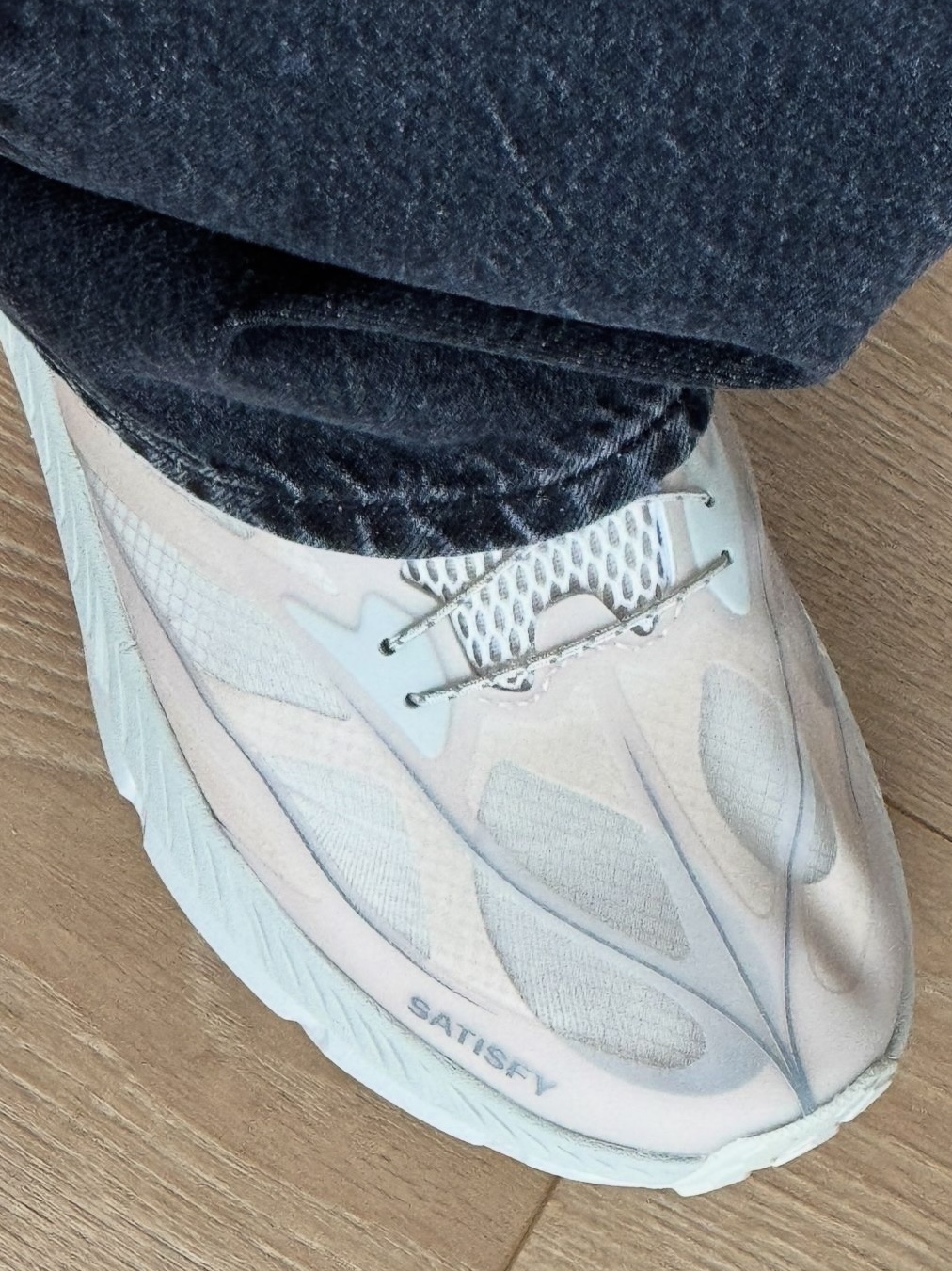 Hoka x Satisfy Mafate Speed 4 Lite Bone 착용 스타일
