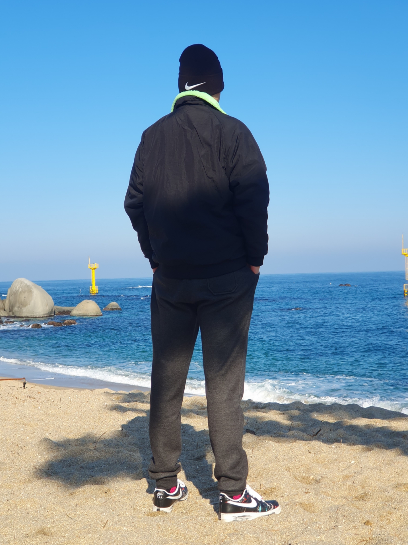 Nike x Stussy Cuff Beanie Black, Nike Big Swoosh Full Zip Jacket Green Black 착용 스타일