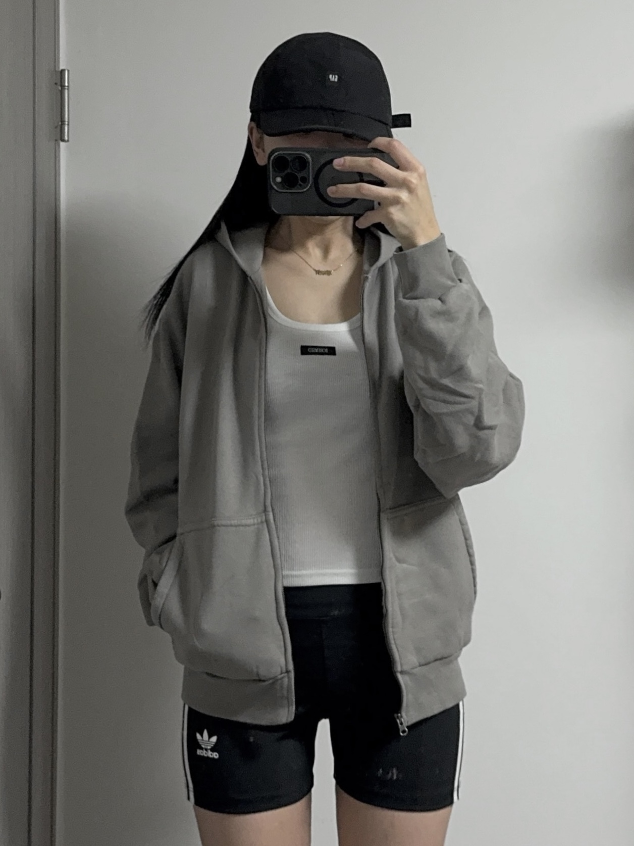 Yeezy YZY Zip-Up Hoodie Grey 착용 스타일 - 3