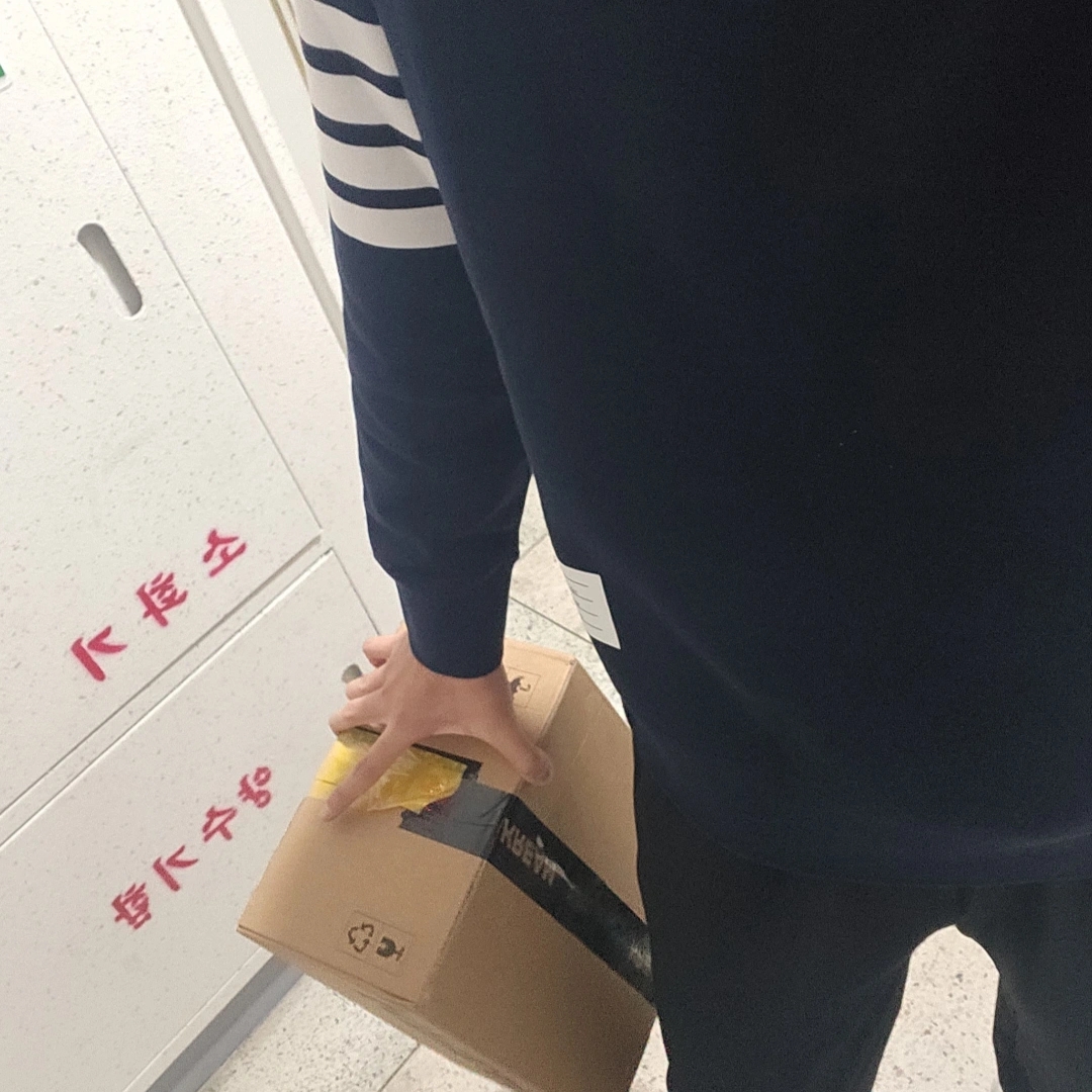 Thom Browne Engineered 4-Bar Sweatshirt Navy 착용 스타일