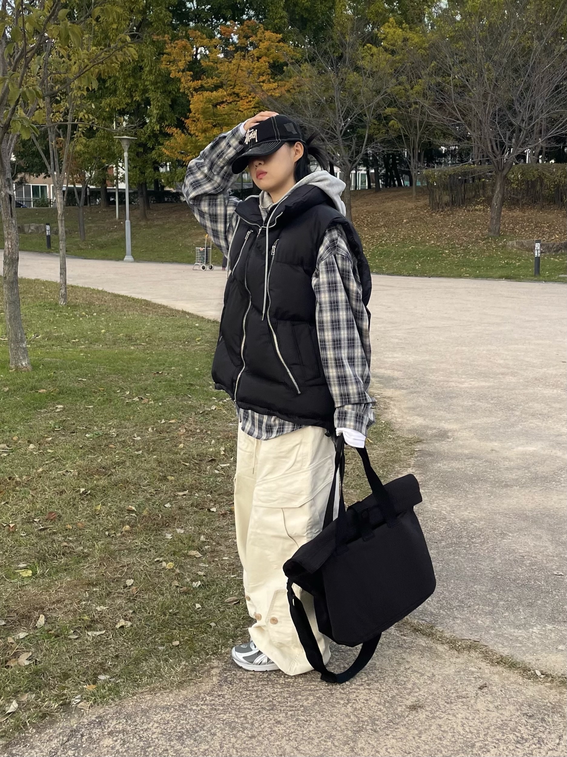 Uniqlo U Roll Bag Black, Asics Jog 100 S SMU Sheet Rock Pure Silver - 2E Wide ์ฐฉ์ฉ ์คํ์ผ - 1